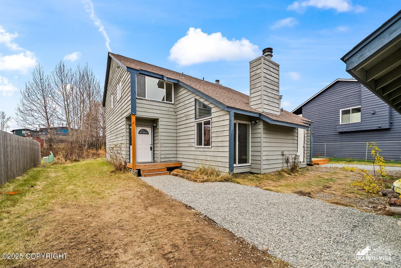 9122 Lakehurst Drive