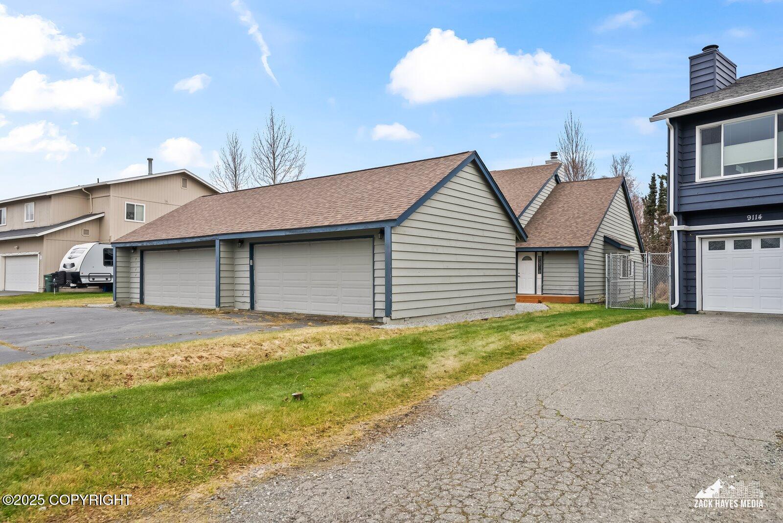 9122 Lakehurst Drive