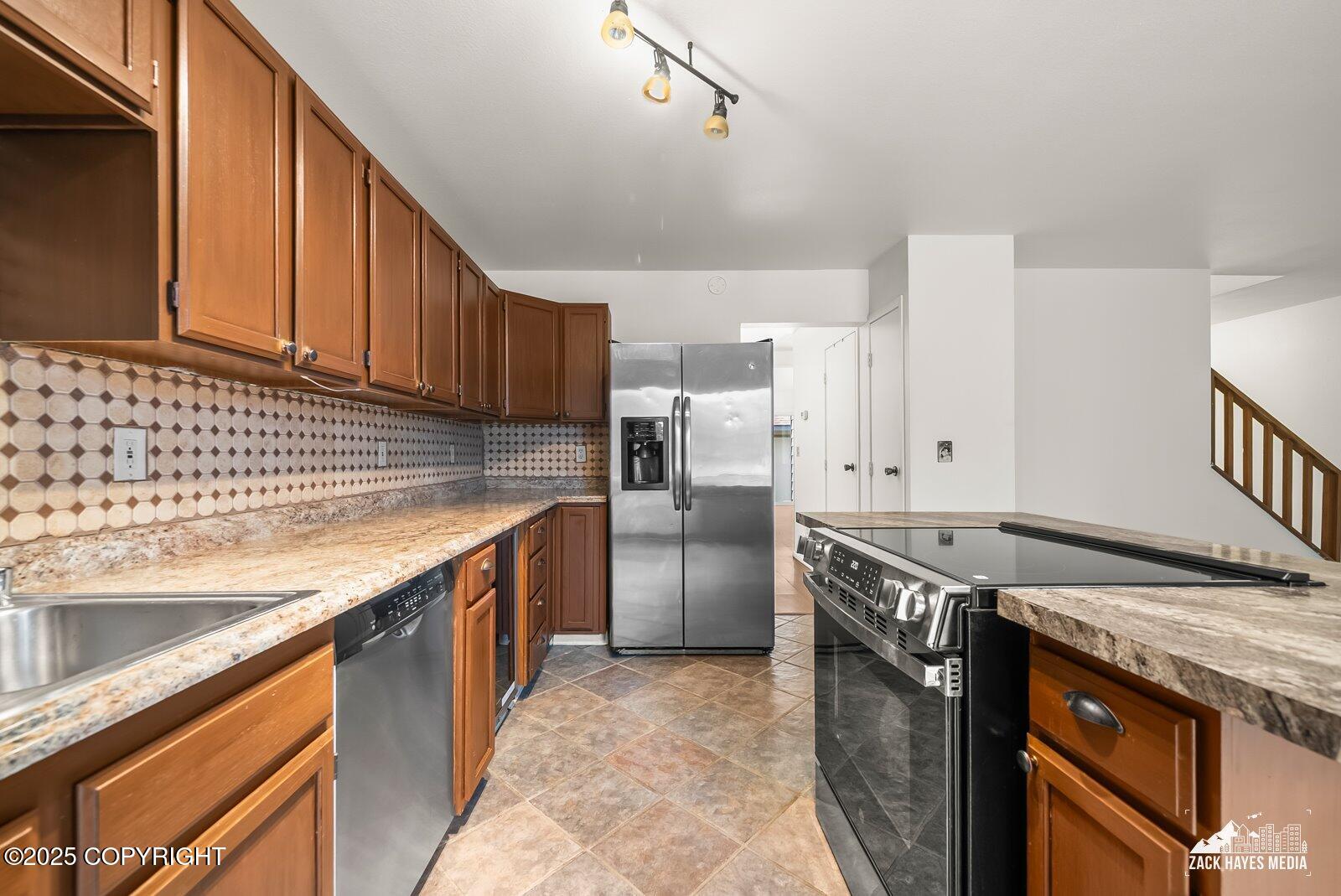 9122 Lakehurst Drive