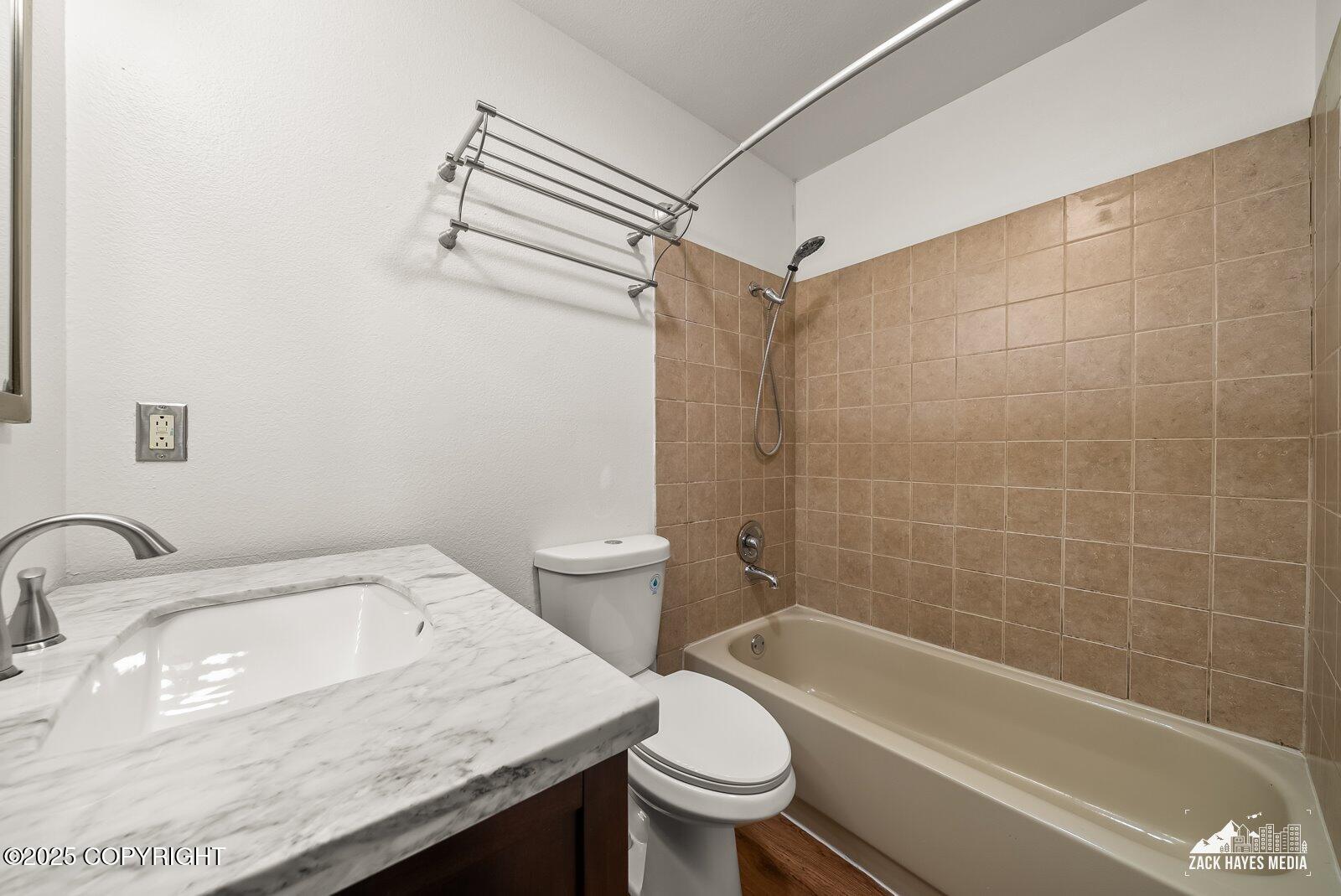 9122 Lakehurst Drive