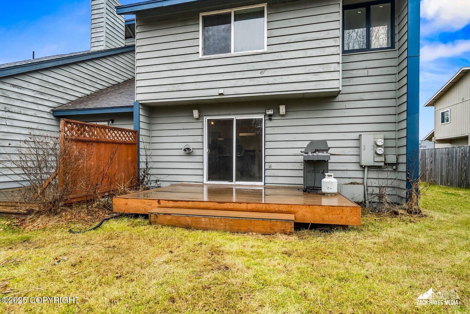 9122 Lakehurst Drive