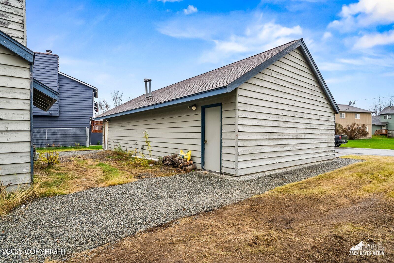 9122 Lakehurst Drive