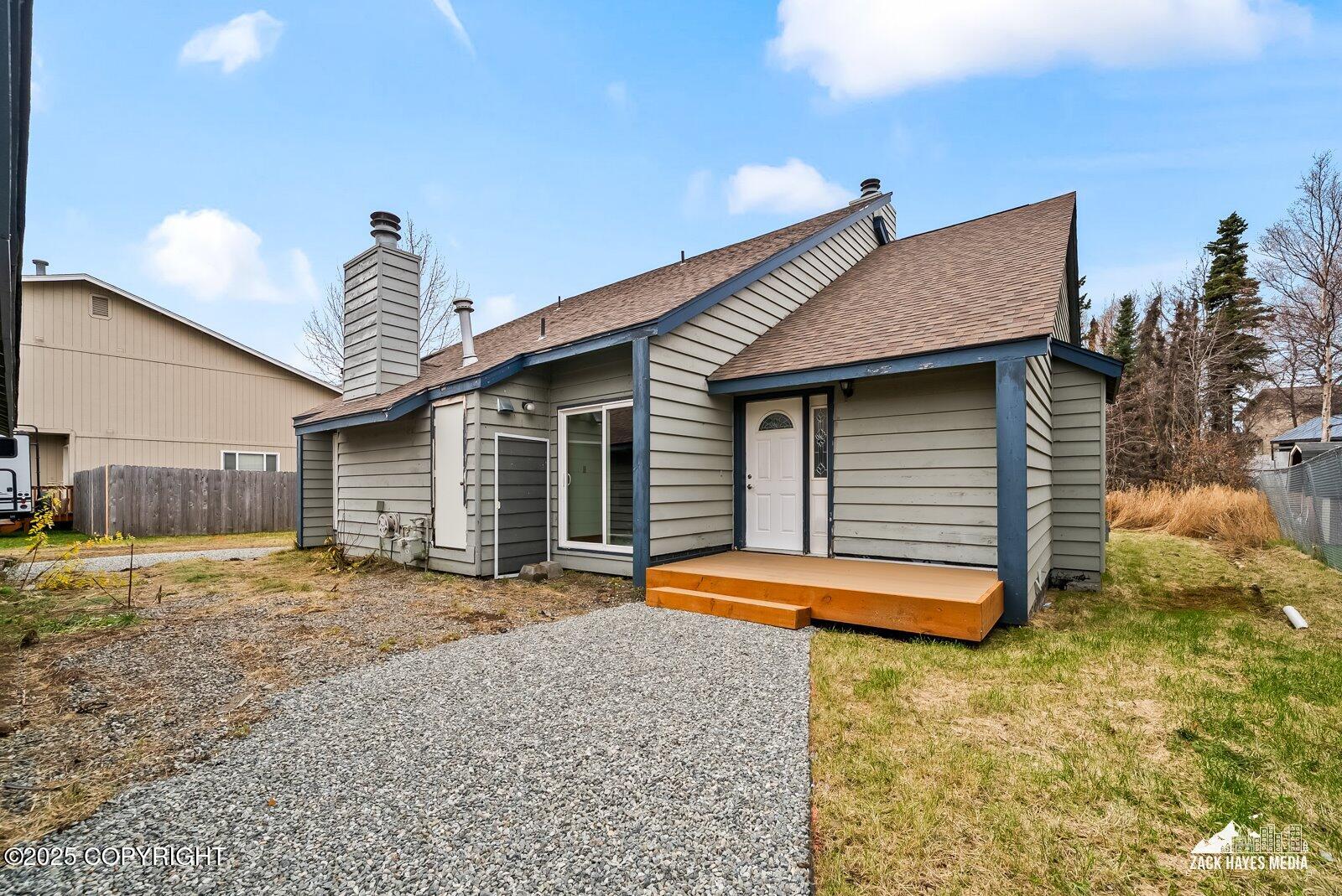 9122 Lakehurst Drive