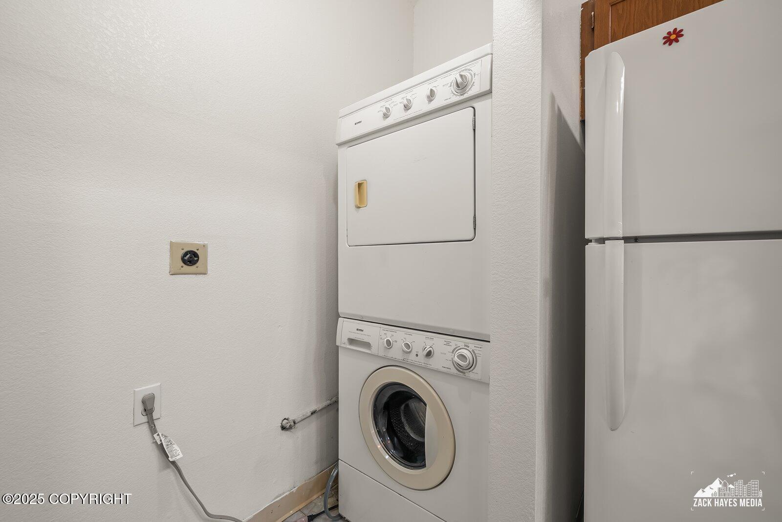 9122 Lakehurst Drive