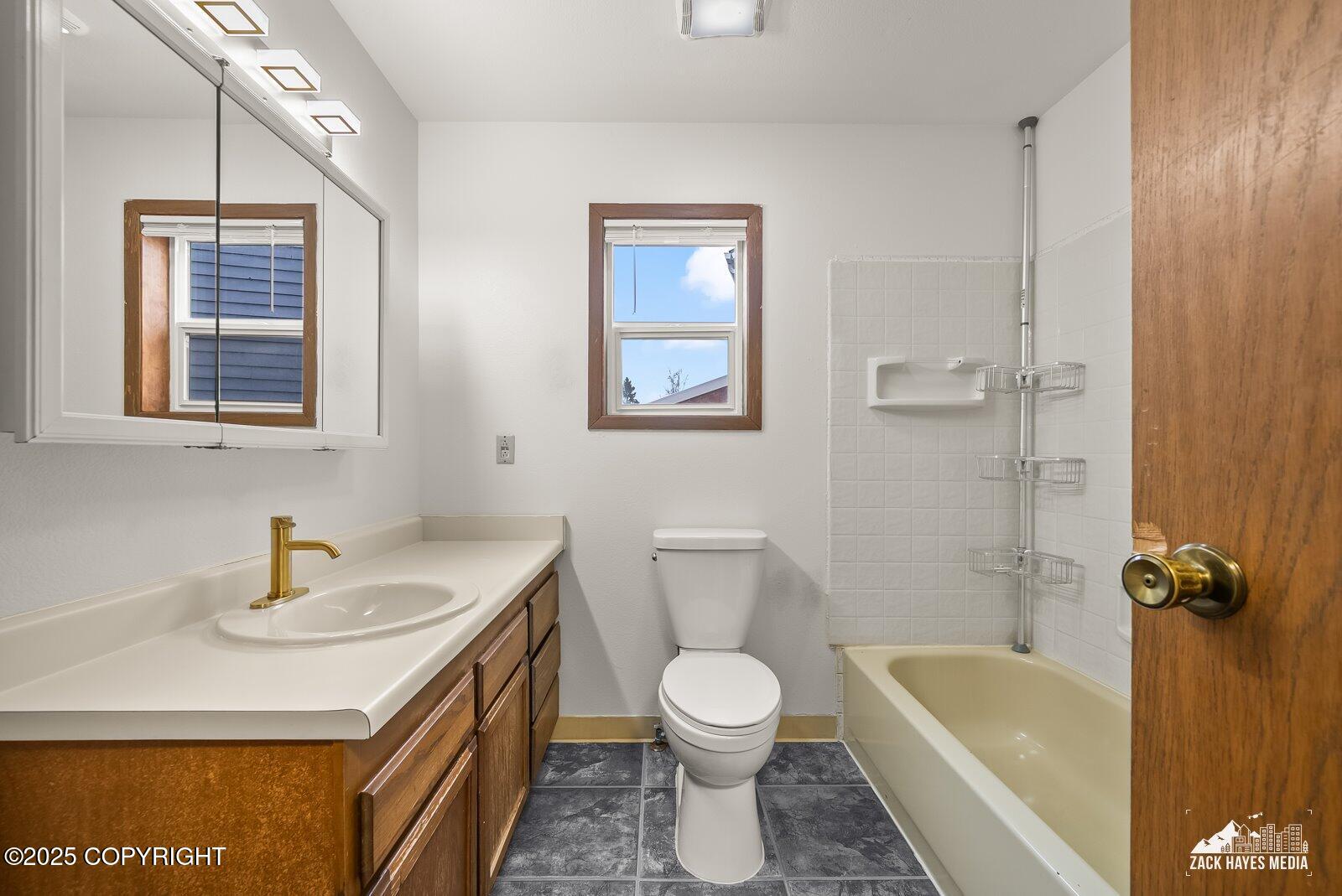 9122 Lakehurst Drive