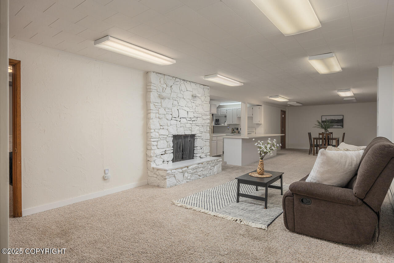 2727 Riverview Drive