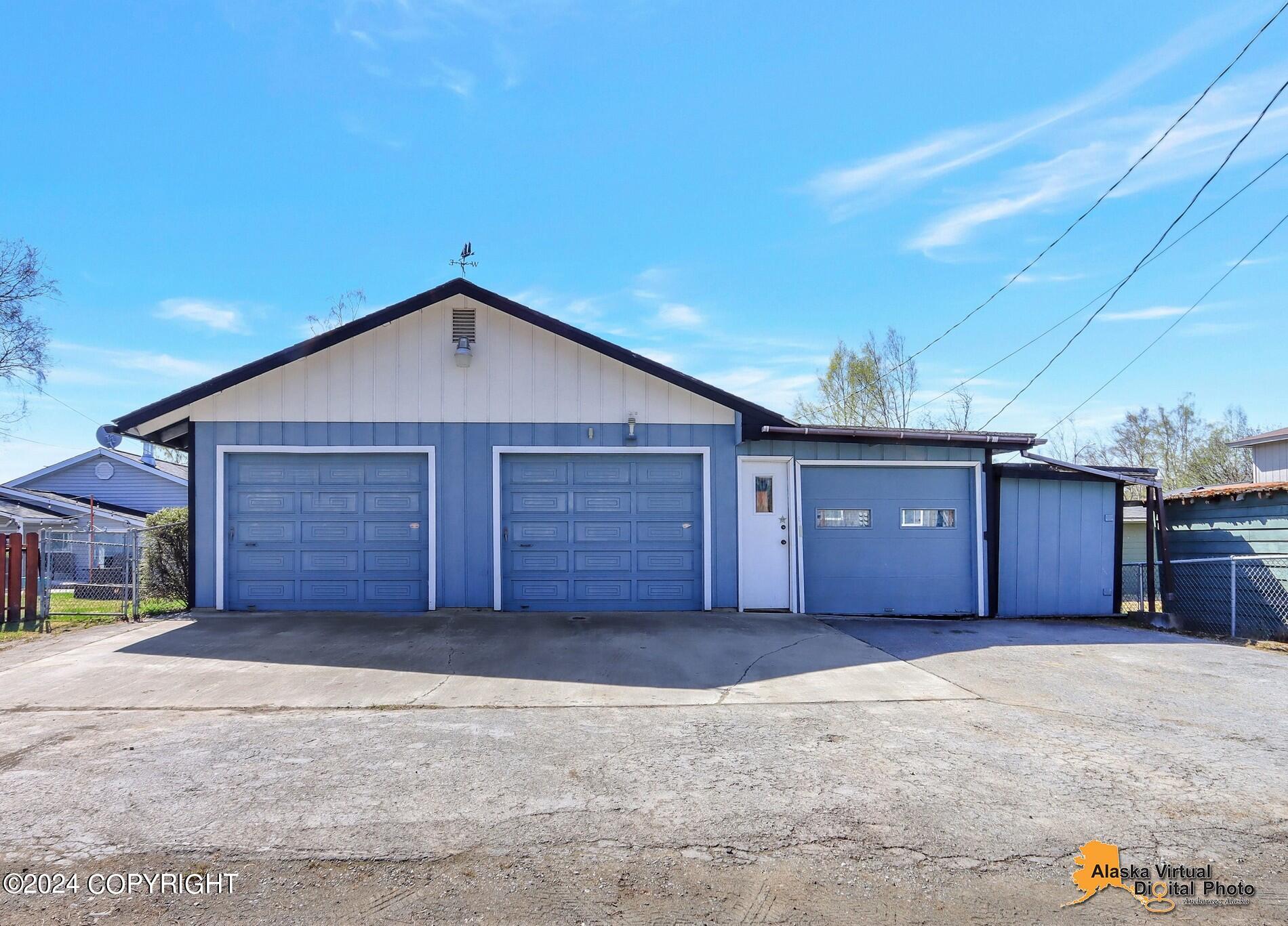 2707 W 31st Avenue