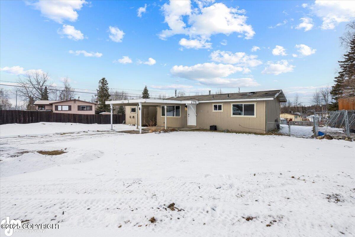 8525 Rangeview Avenue