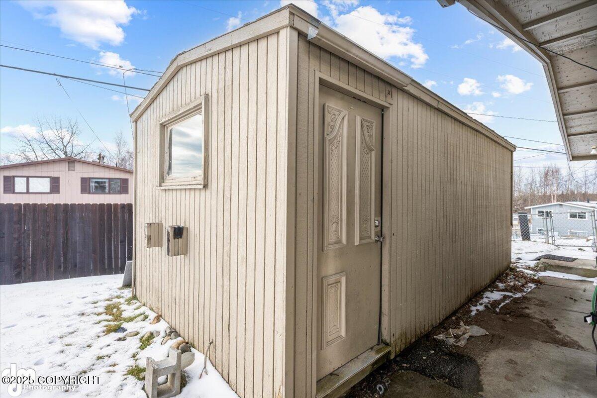 8525 Rangeview Avenue