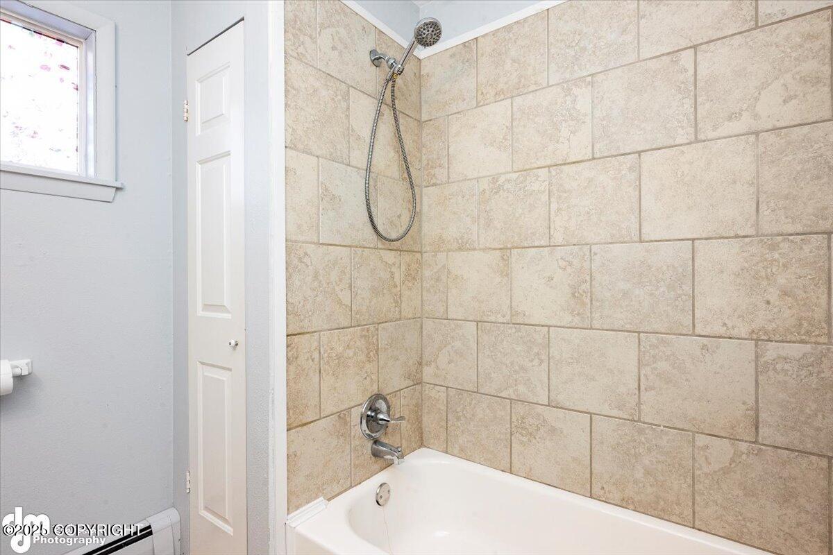 8525 Rangeview Avenue