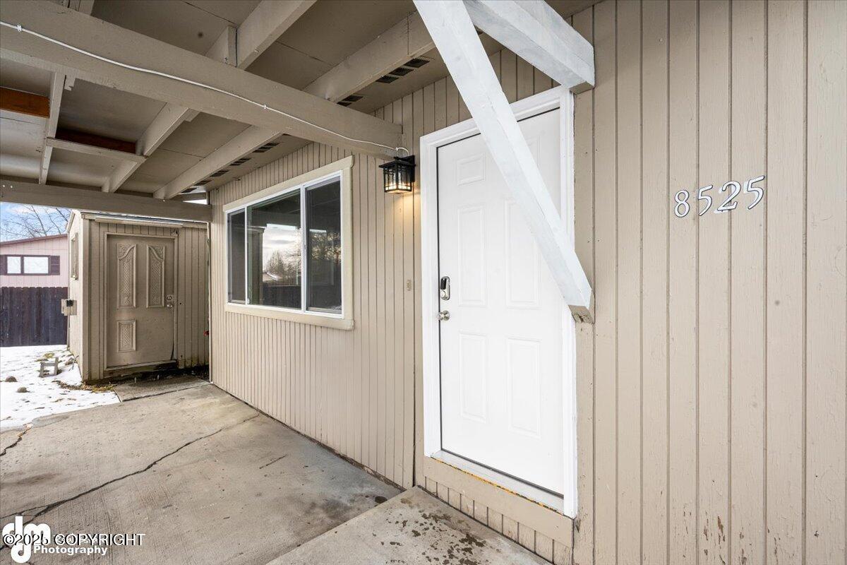 8525 Rangeview Avenue