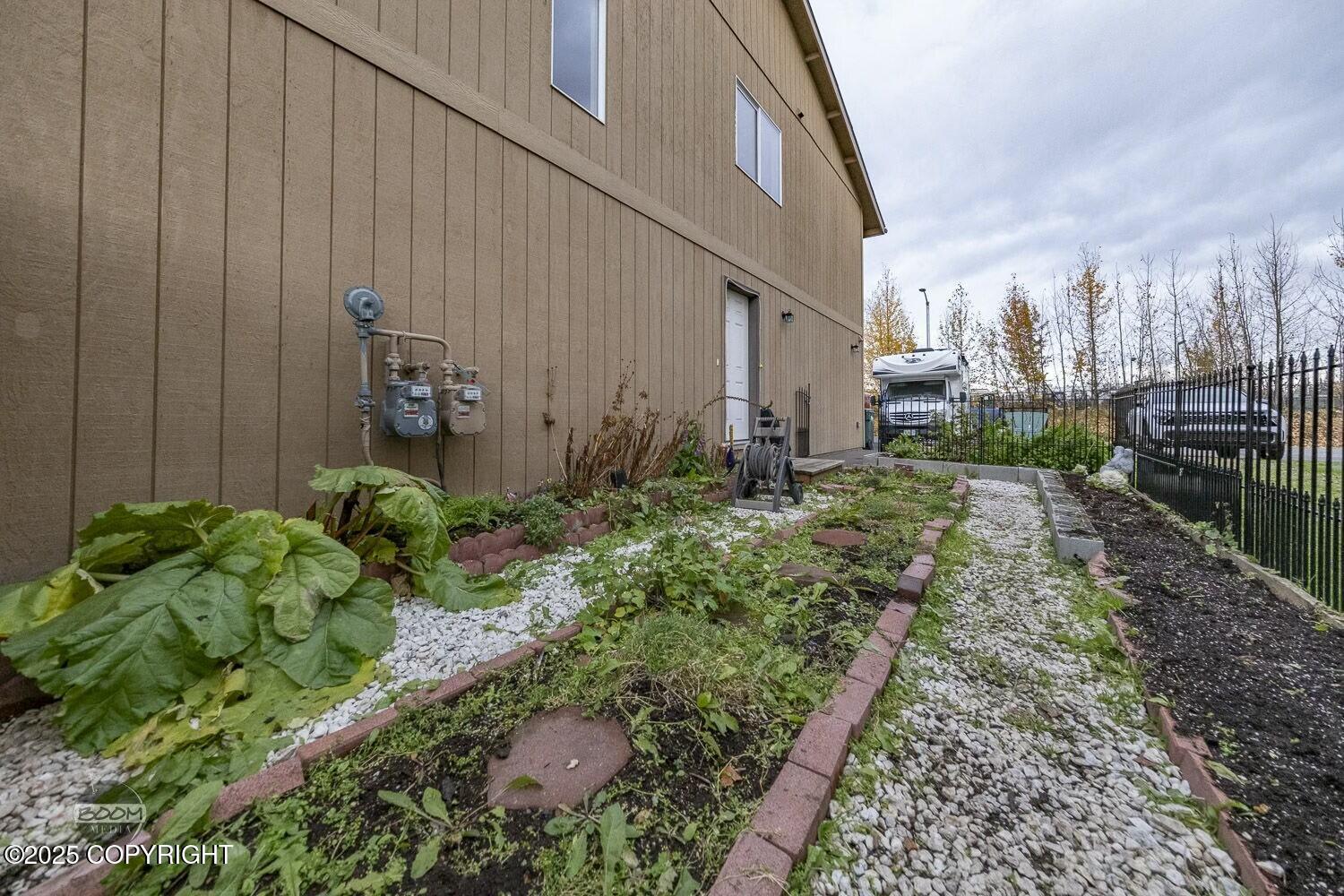 2382/2384 E 64th Avenue