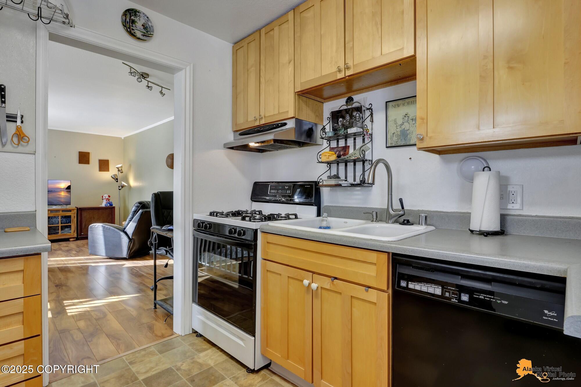 2005 W 32nd Avenue