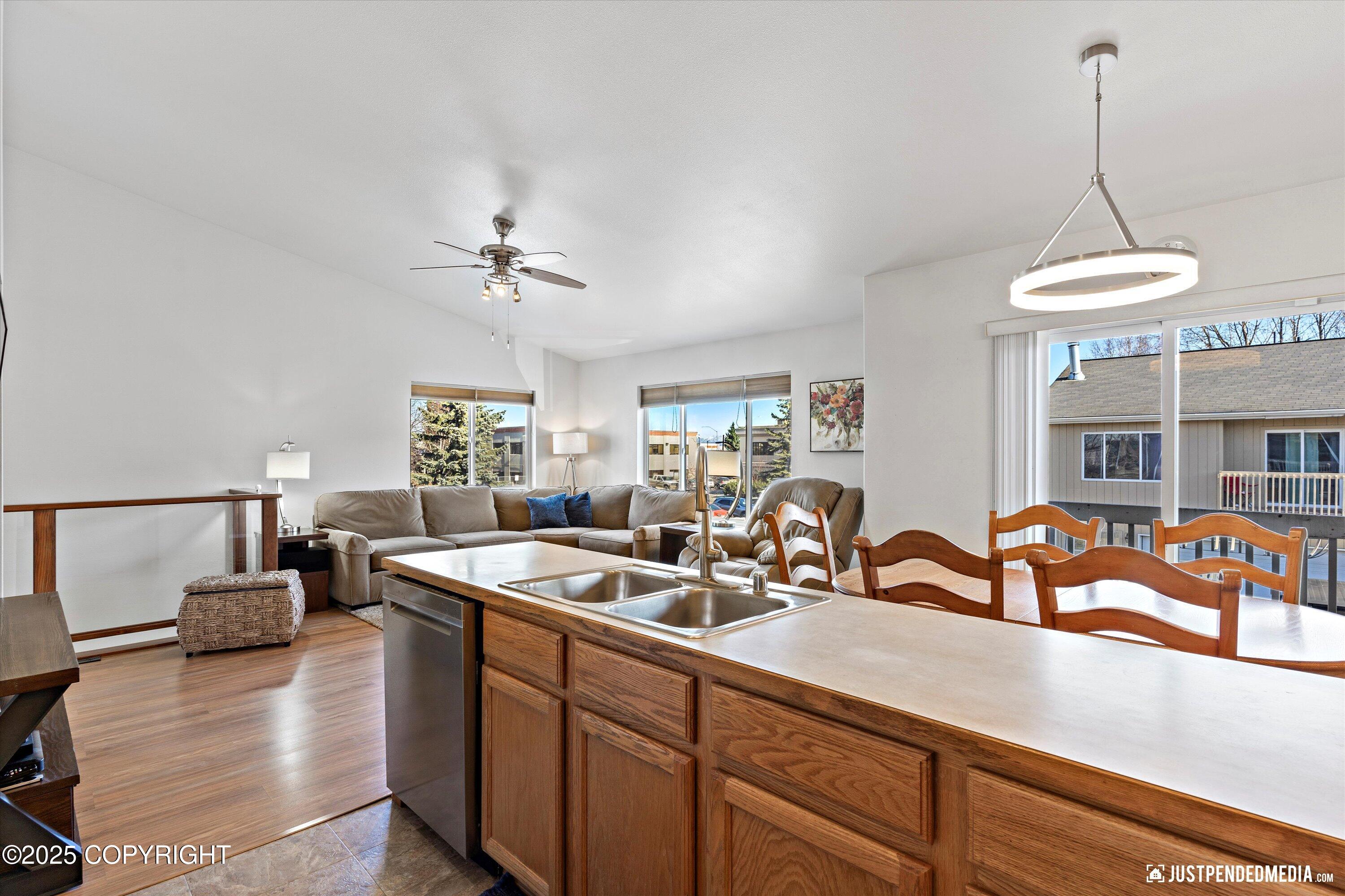 200 E 45th Avenue