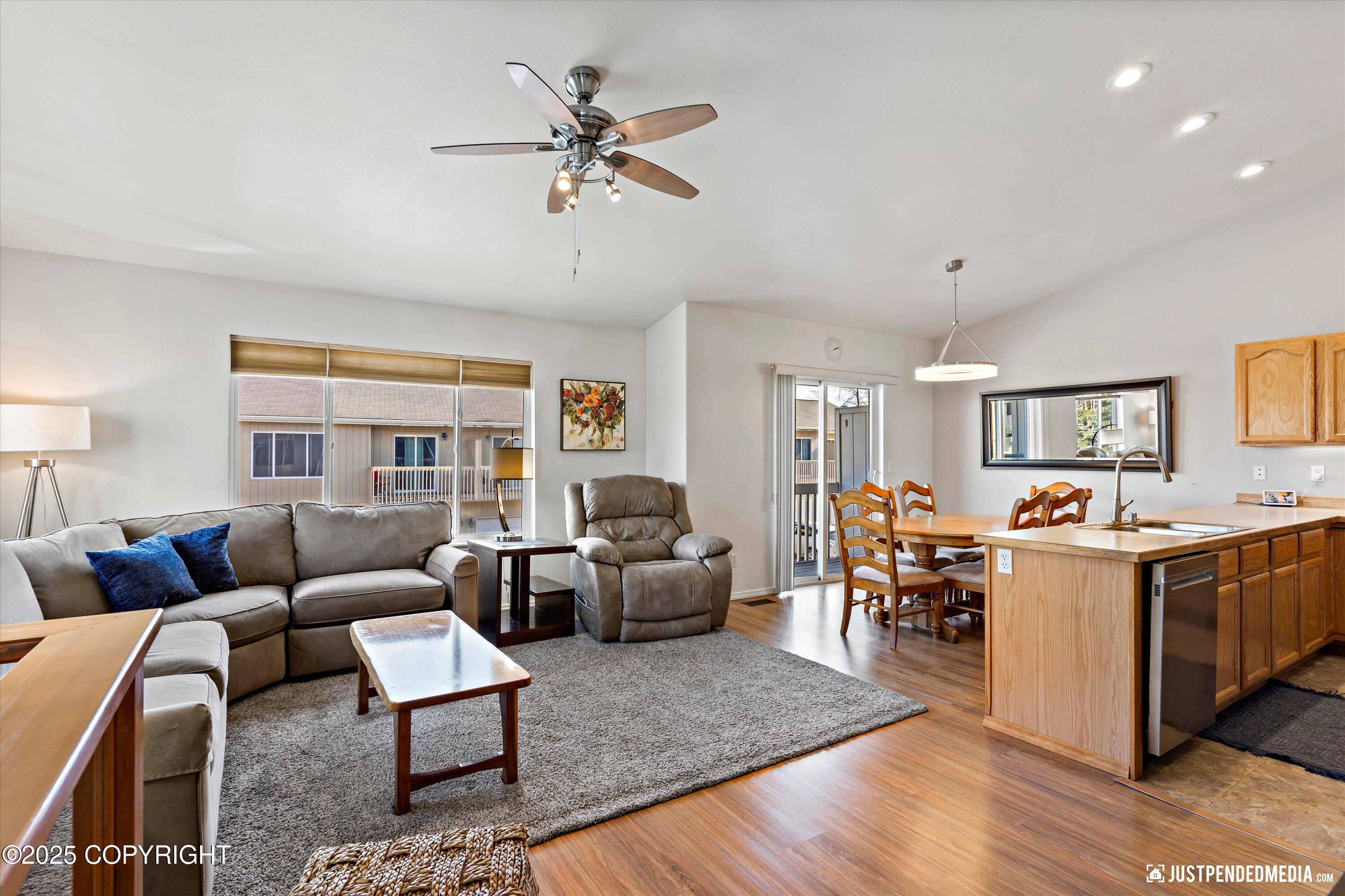 200 E 45th Avenue