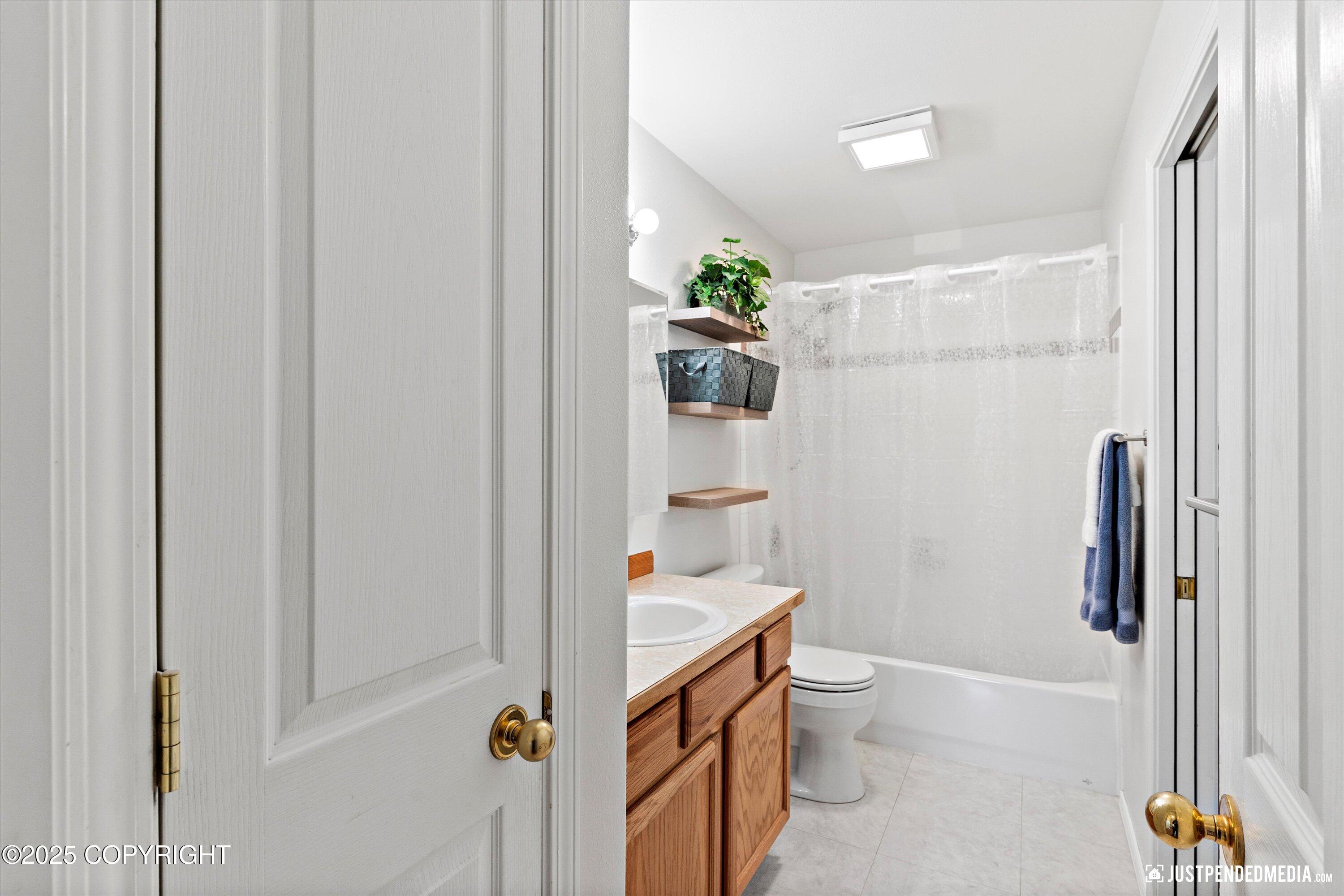 200 E 45th Avenue