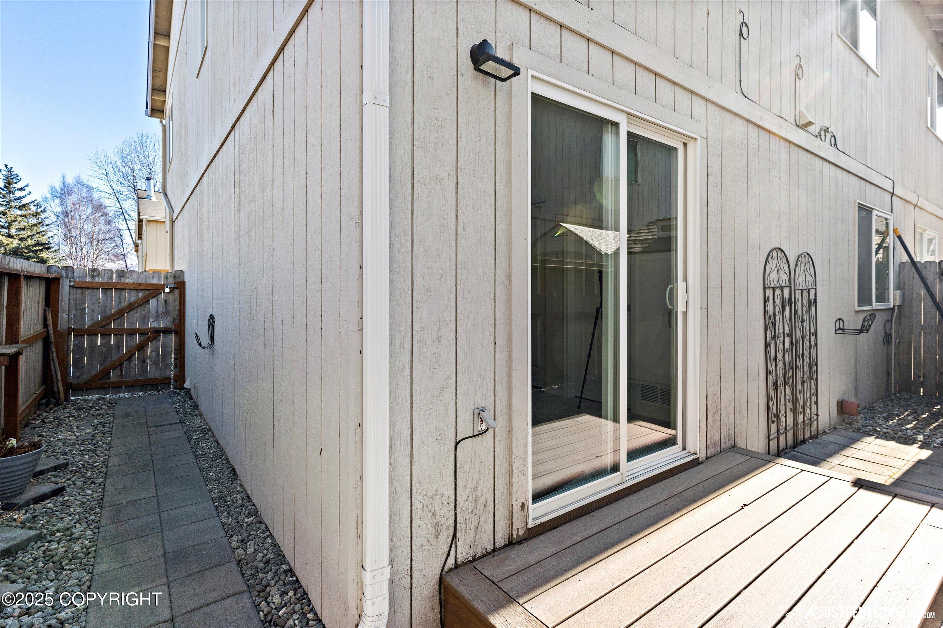 200 E 45th Avenue