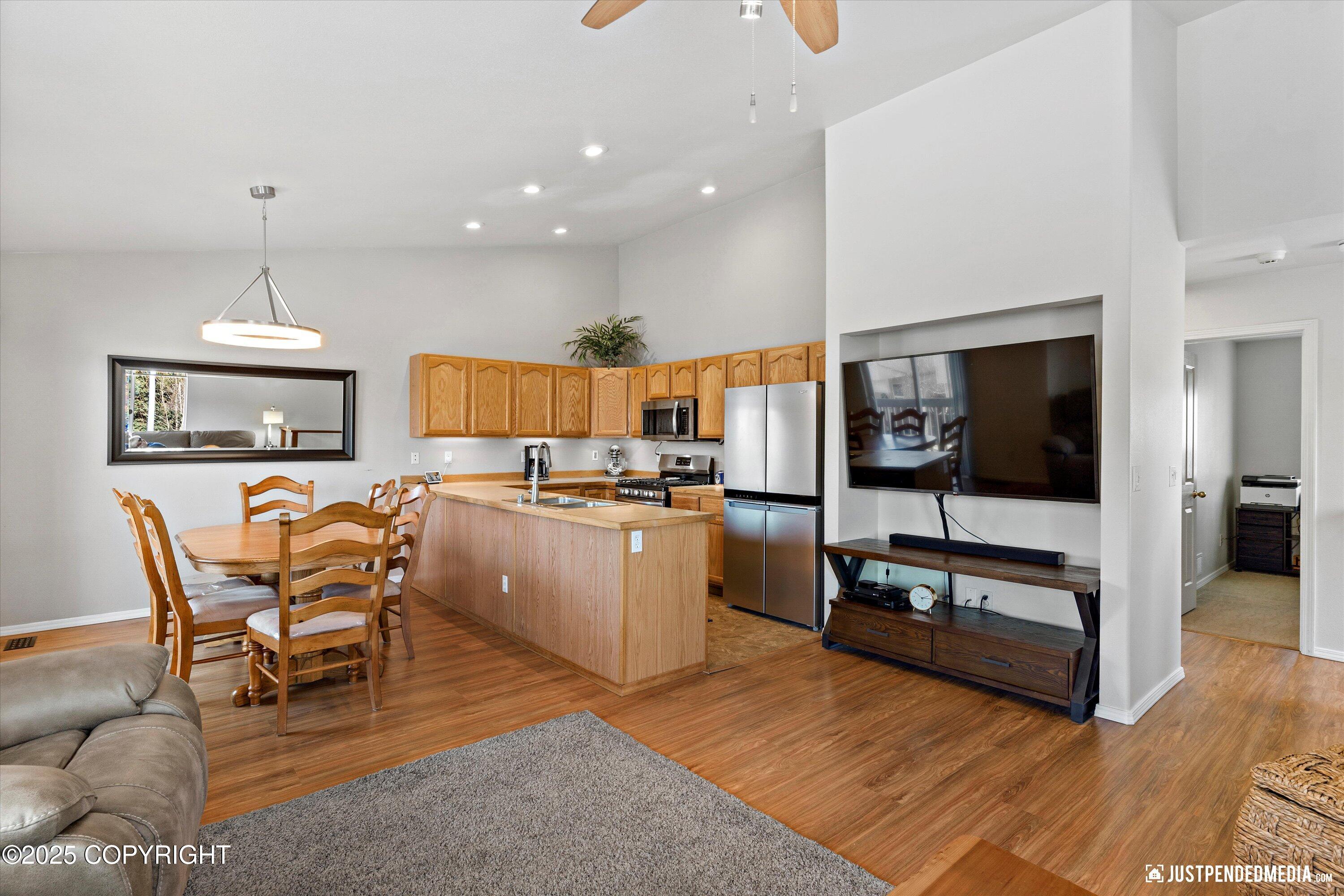 200 E 45th Avenue