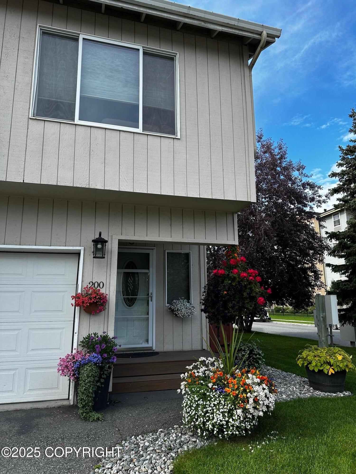 200 E 45th Avenue