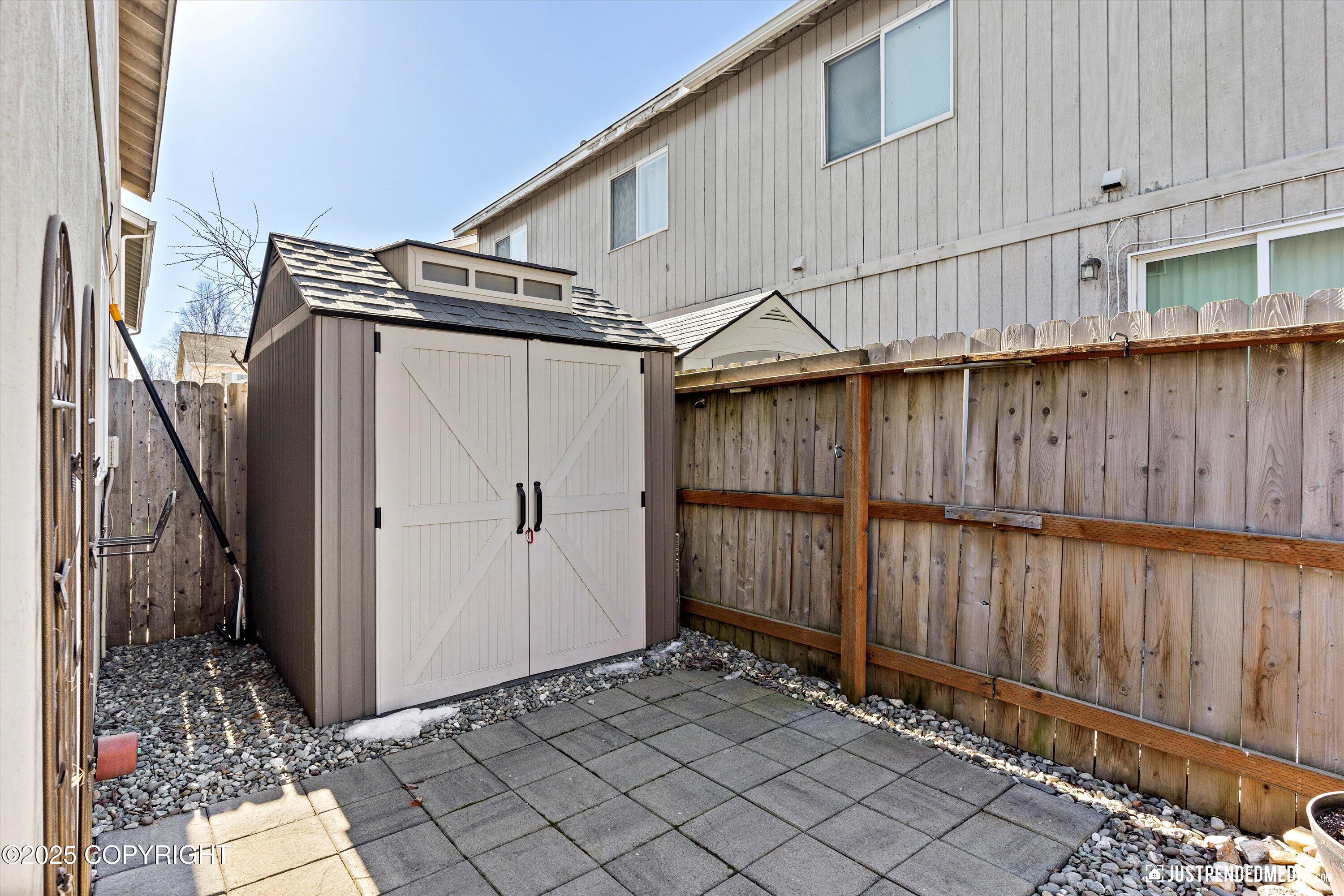 200 E 45th Avenue