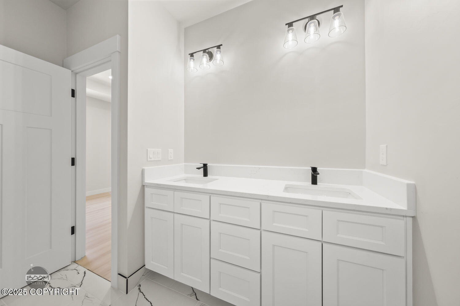 6921 W Vandenberg Drive