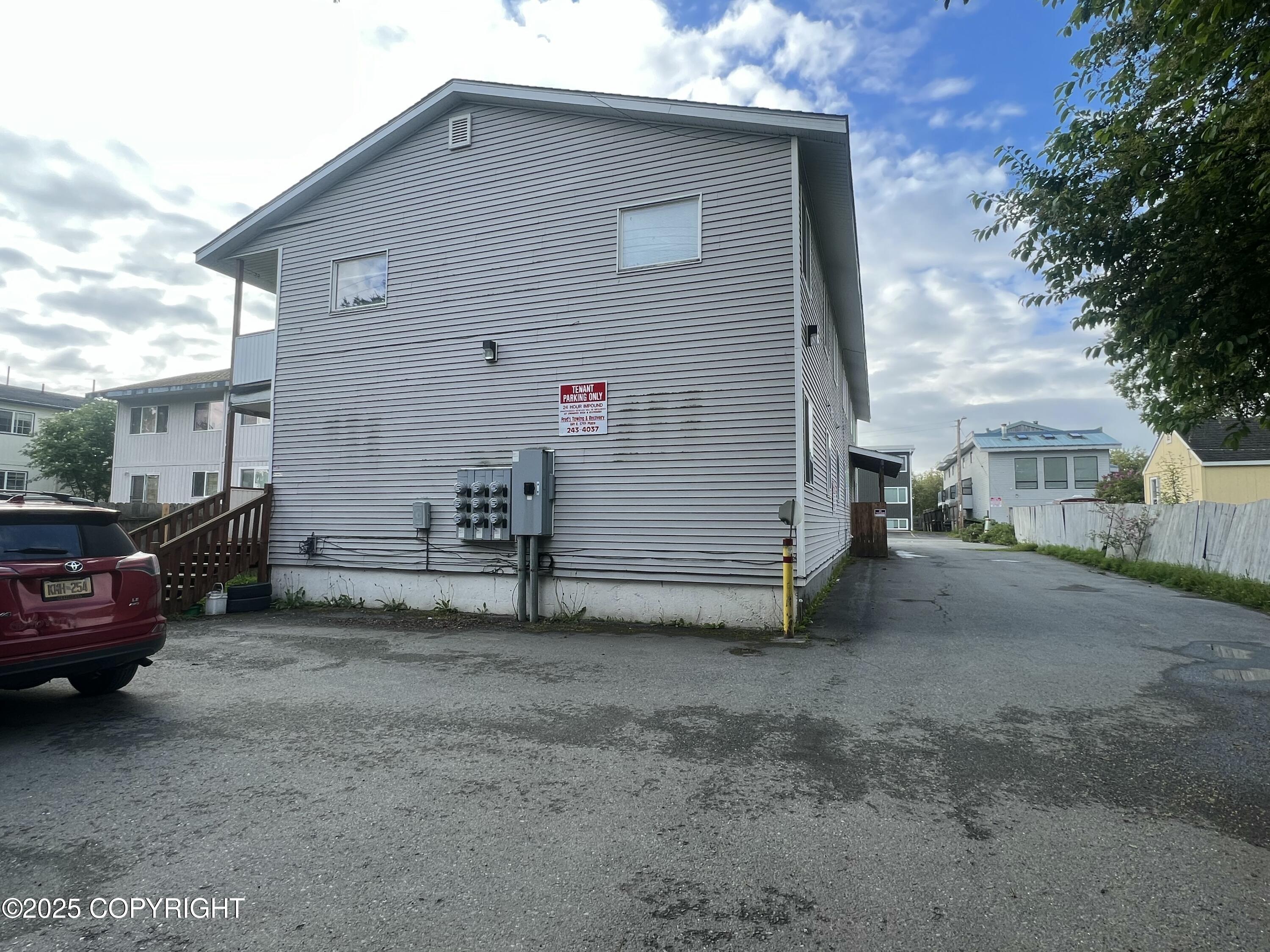 1435 W 25th Avenue