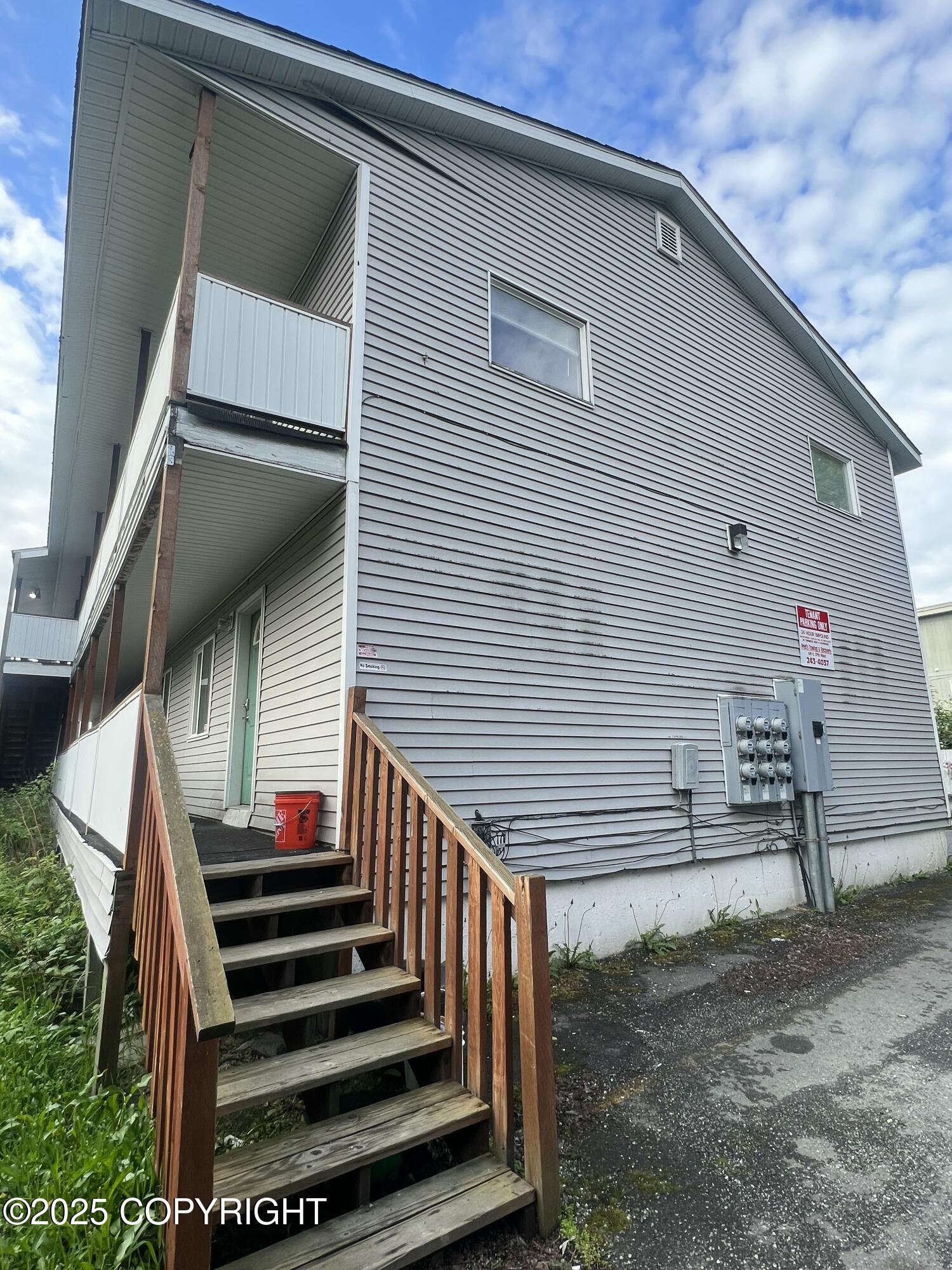 1435 W 25th Avenue