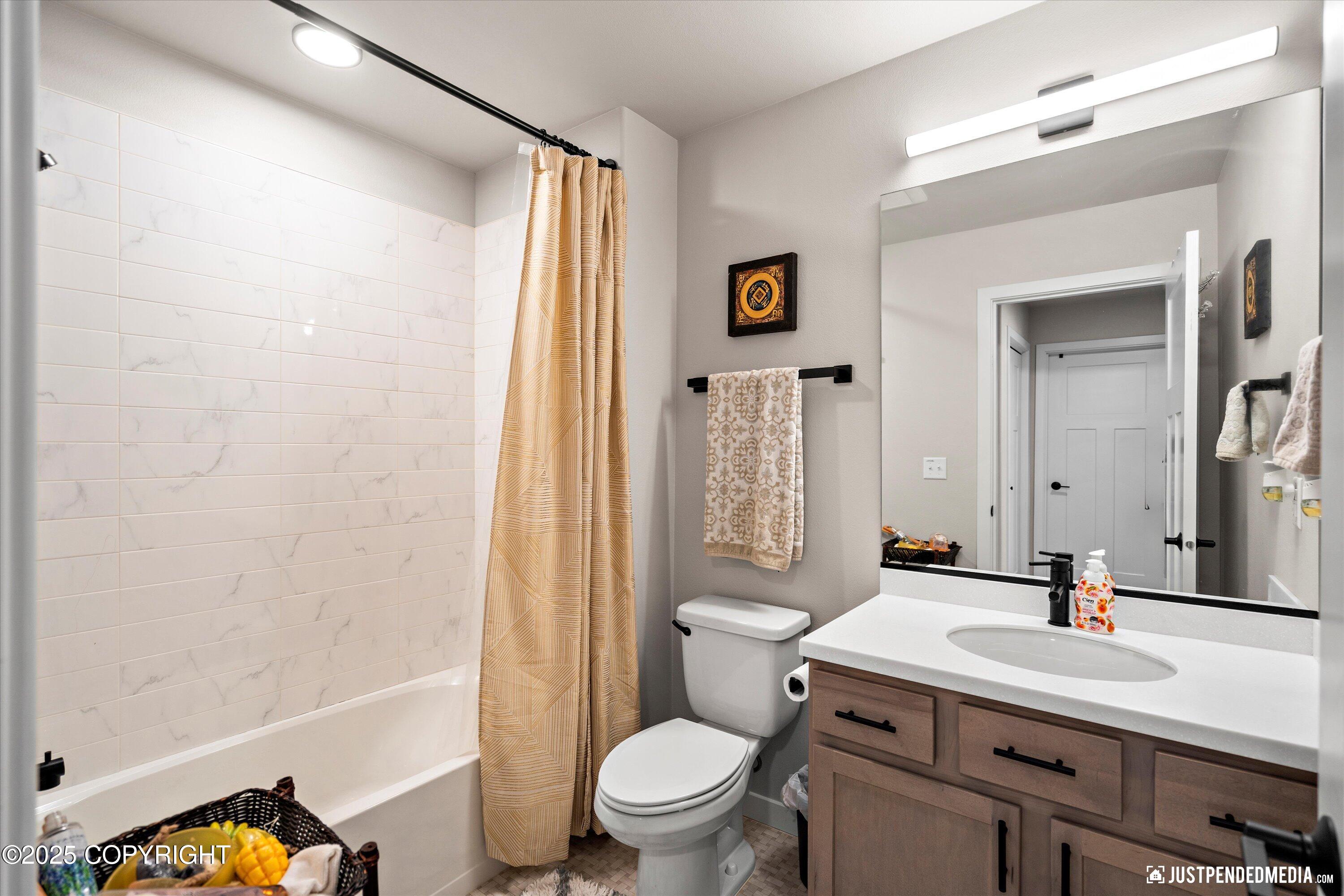 8777 Dry Creek Loop