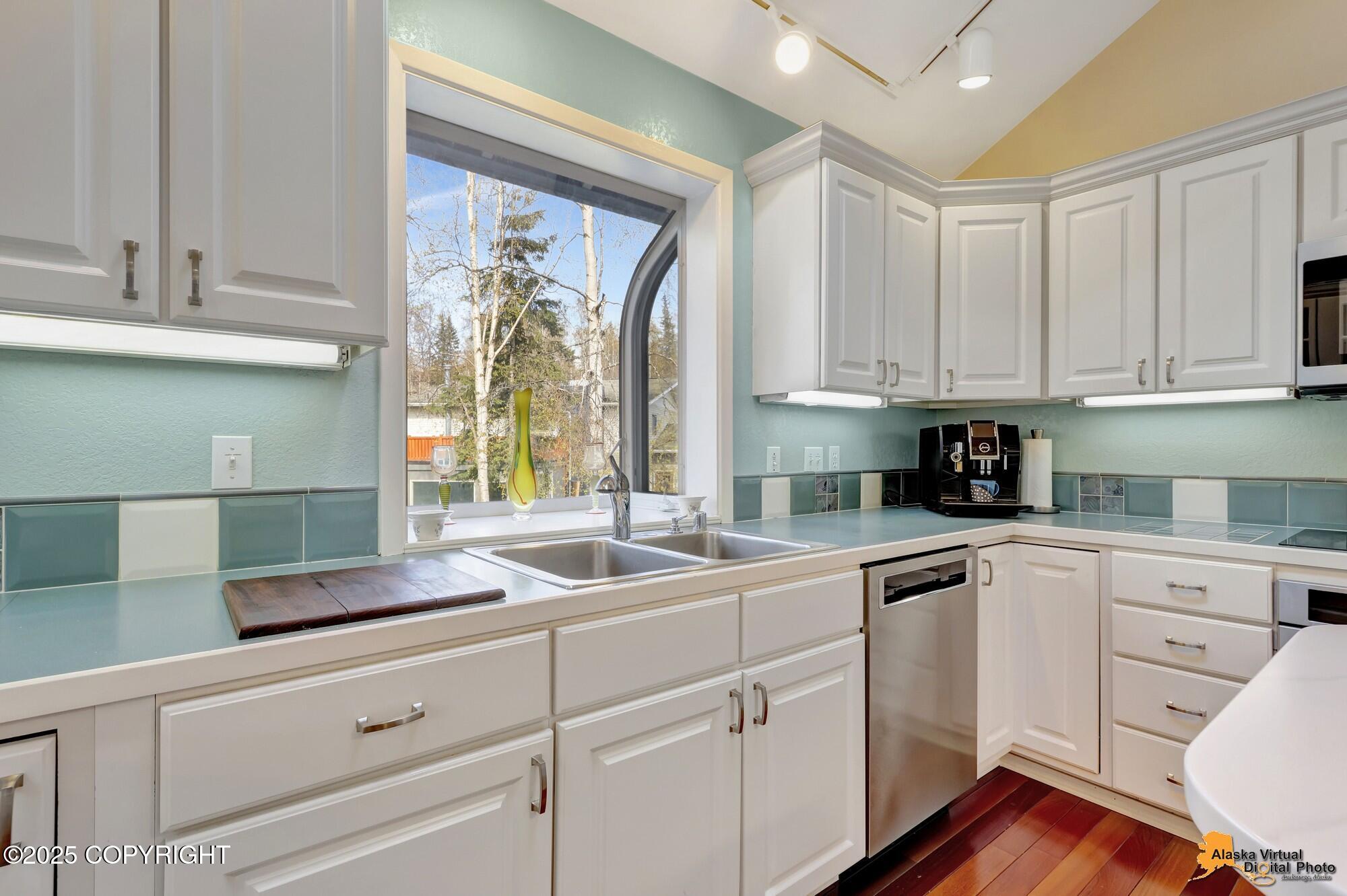 1439 Saint Gotthard Avenue