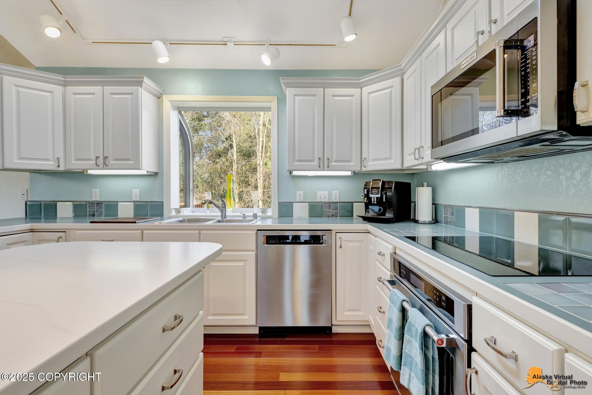 1439 Saint Gotthard Avenue