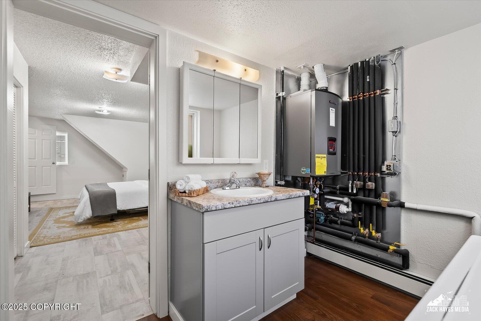 943 E 12th Avenue # 6 Unit: #6