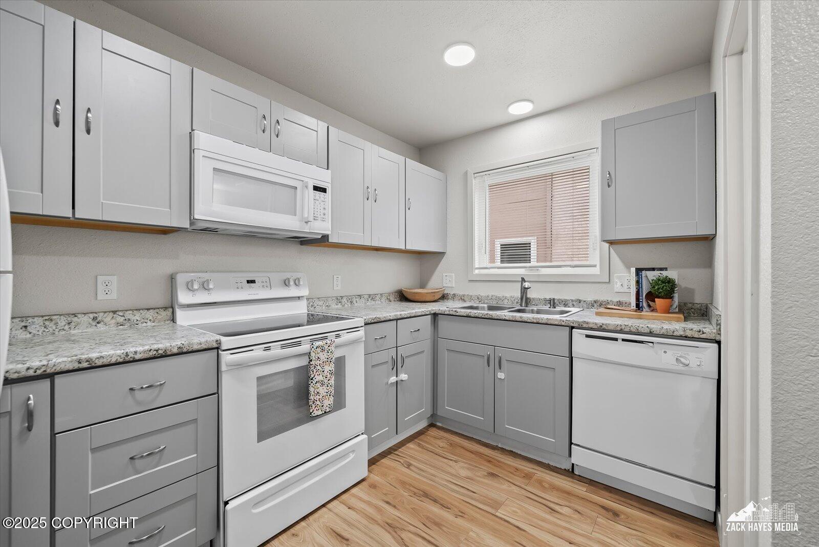 943 E 12th Avenue # 6 Unit: #6