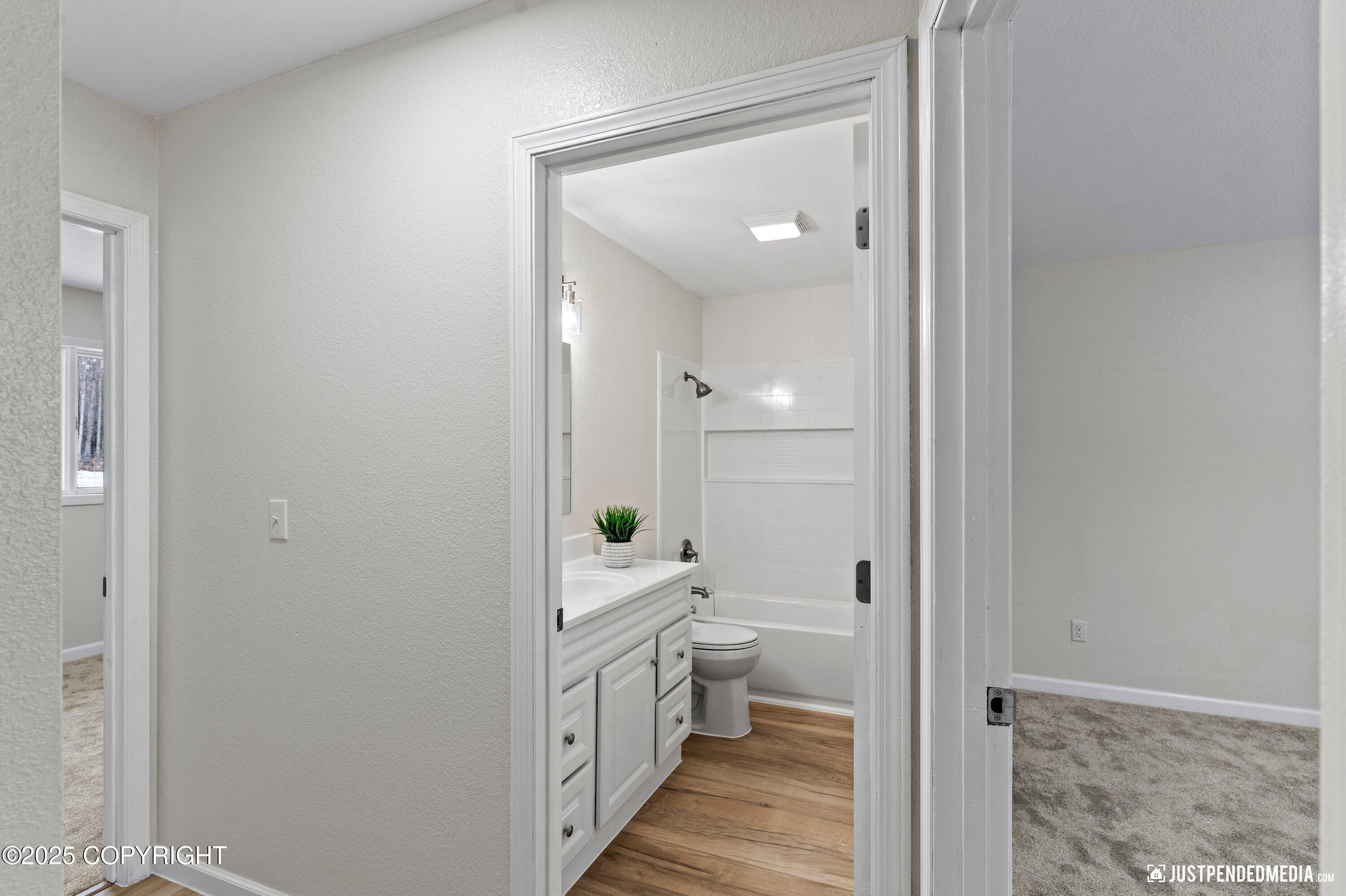 1401 E Scotwood Drive