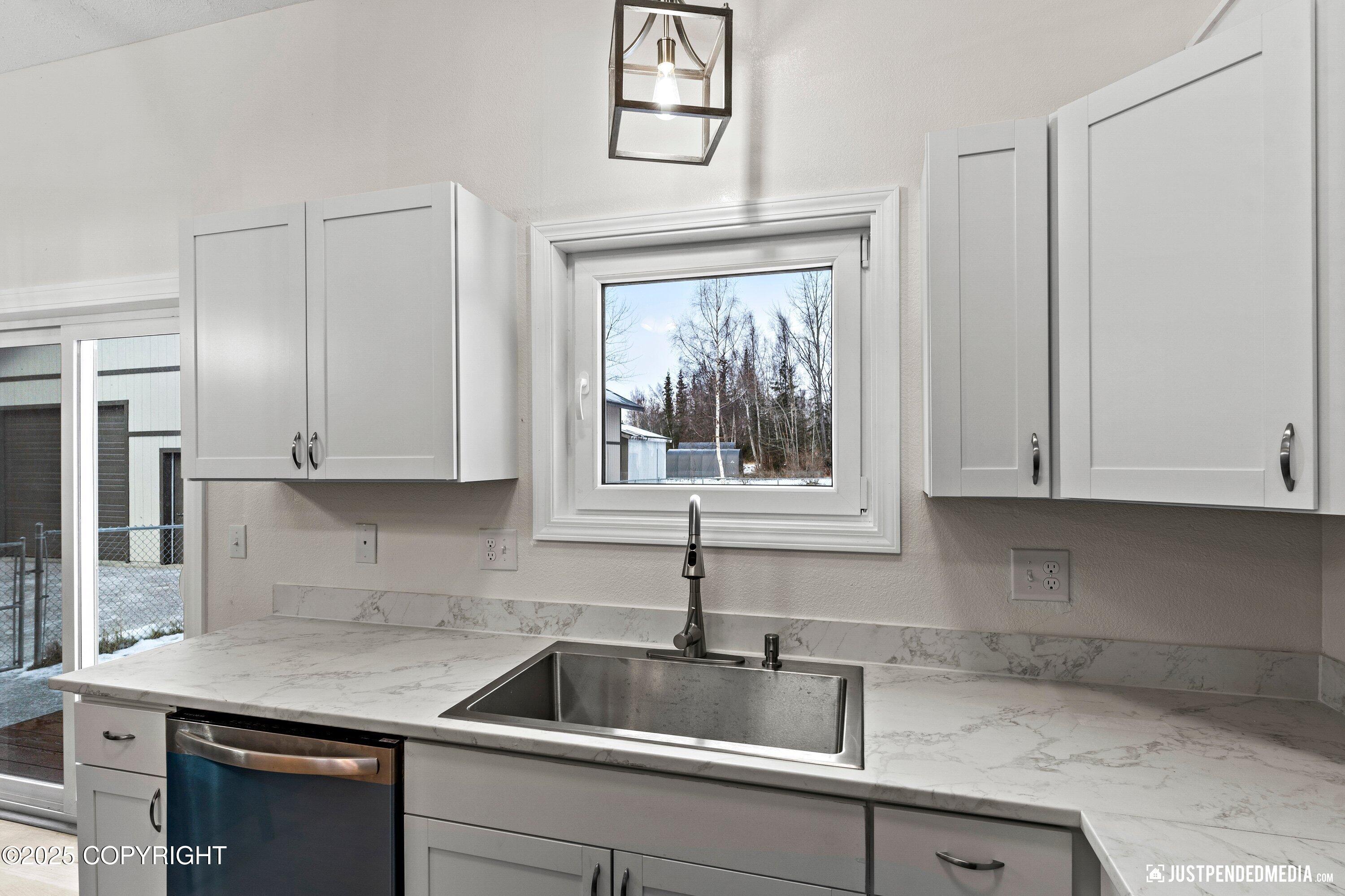 1401 E Scotwood Drive