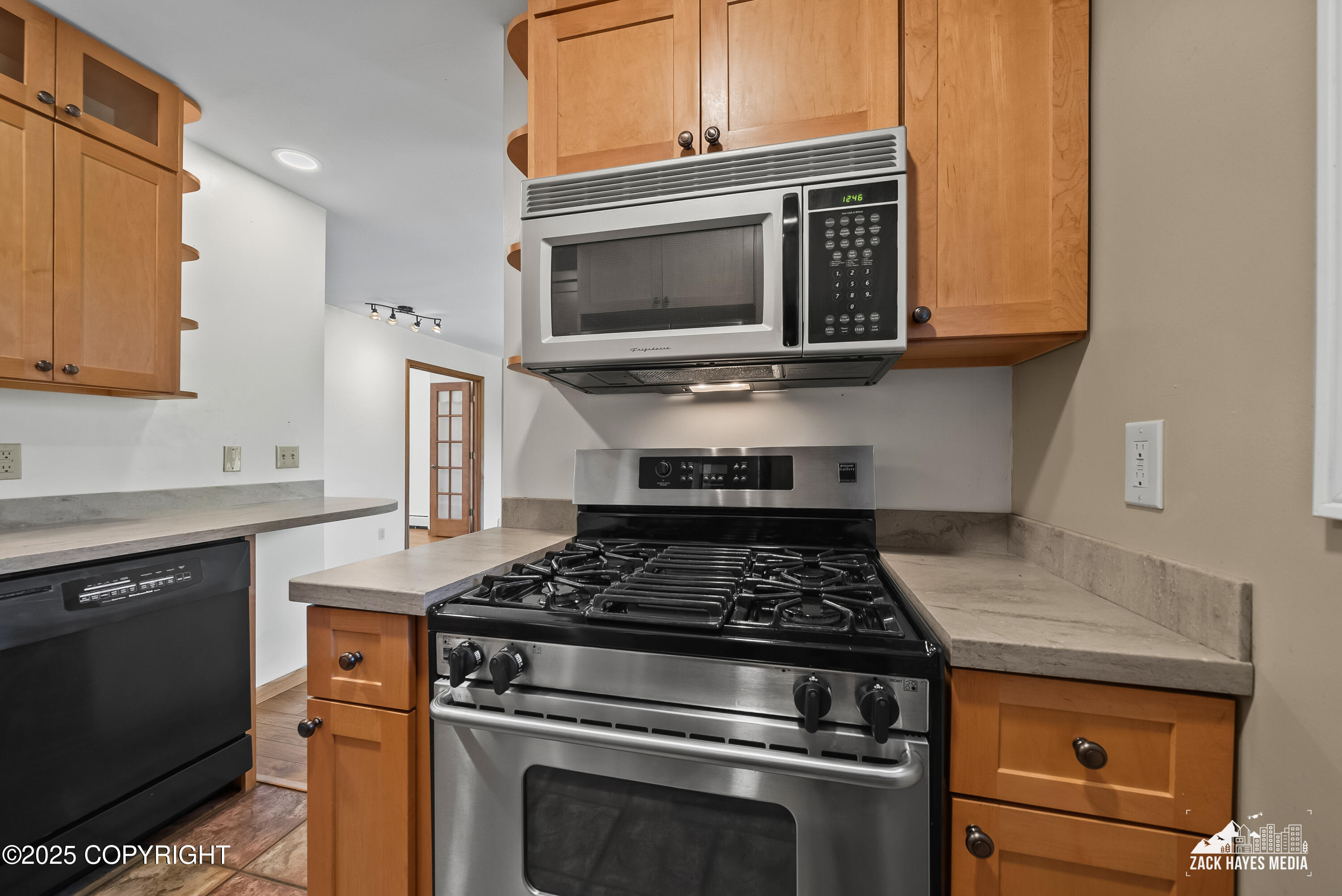 2044 Stonegate Circle