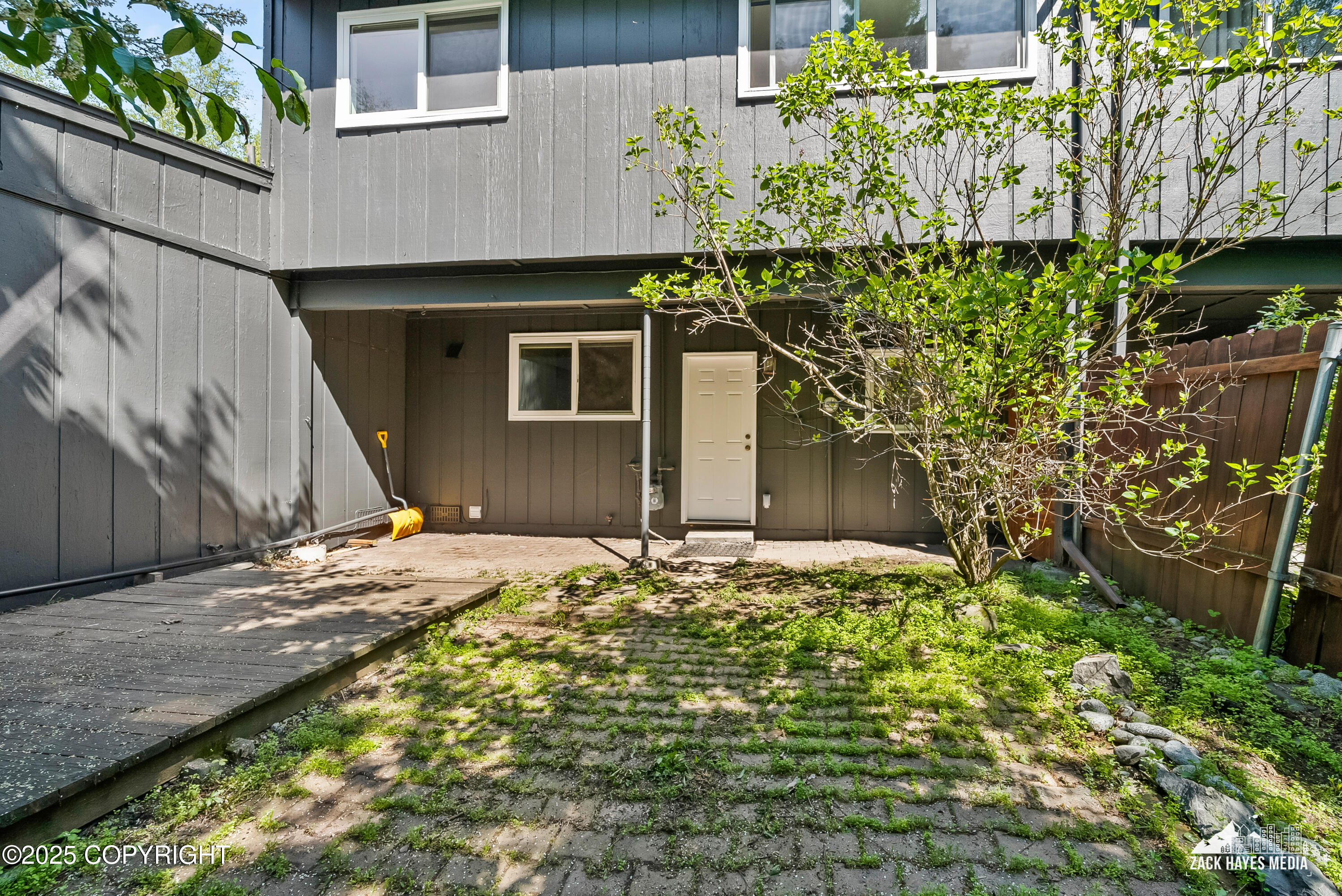 2044 Stonegate Circle