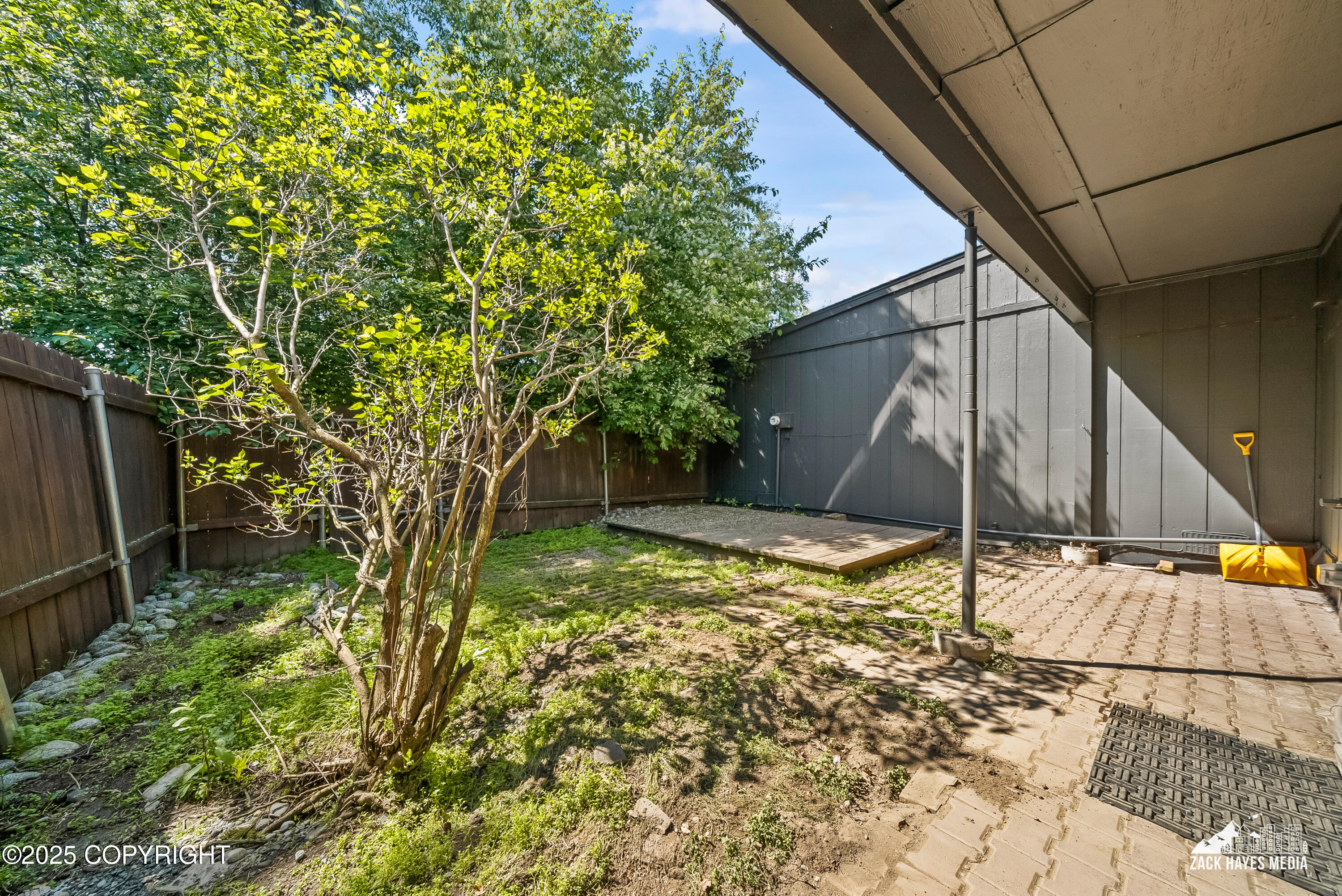 2044 Stonegate Circle