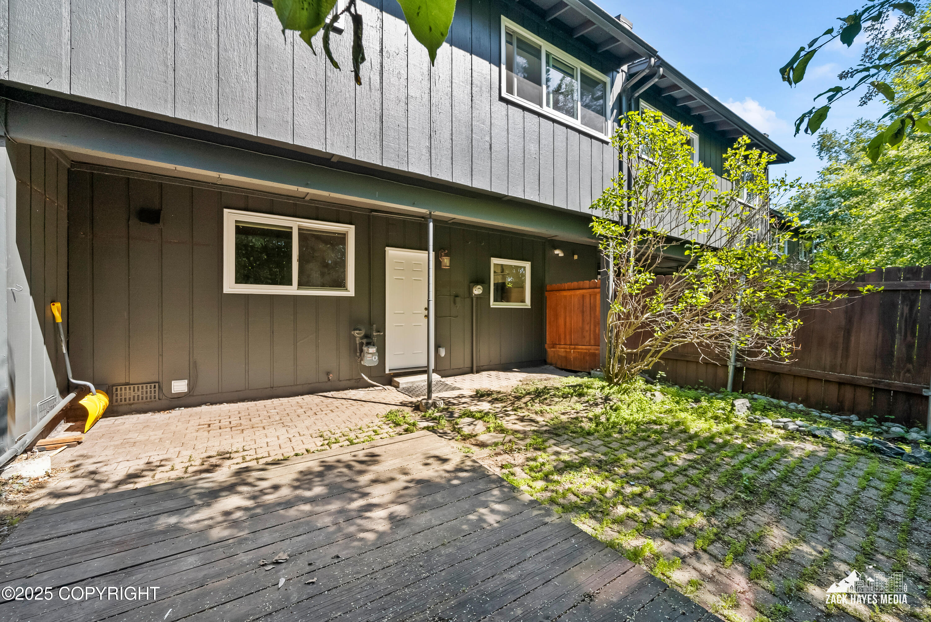 2044 Stonegate Circle