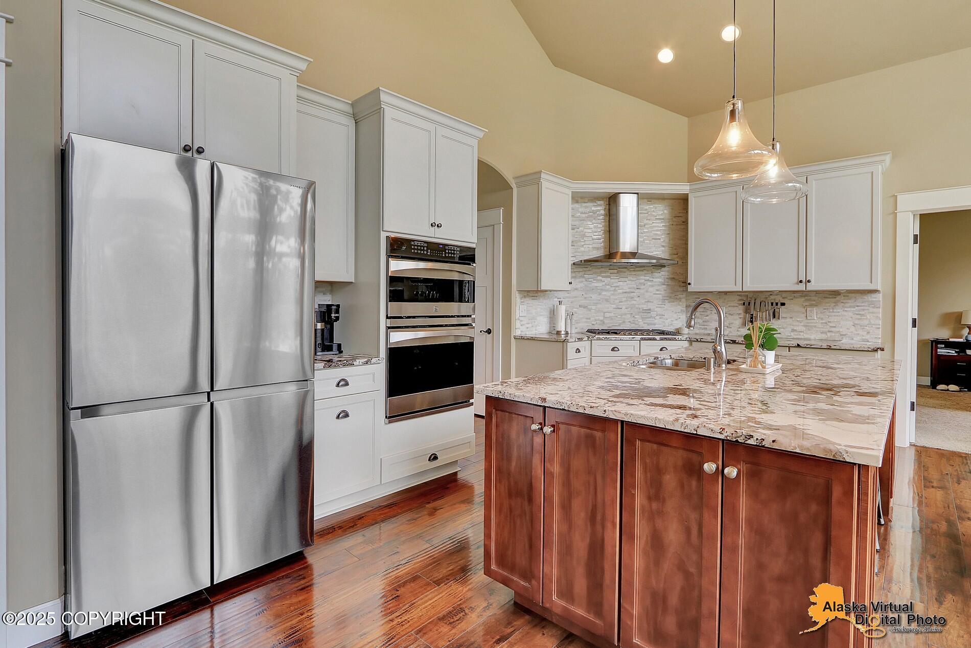 11824 Laurie Circle