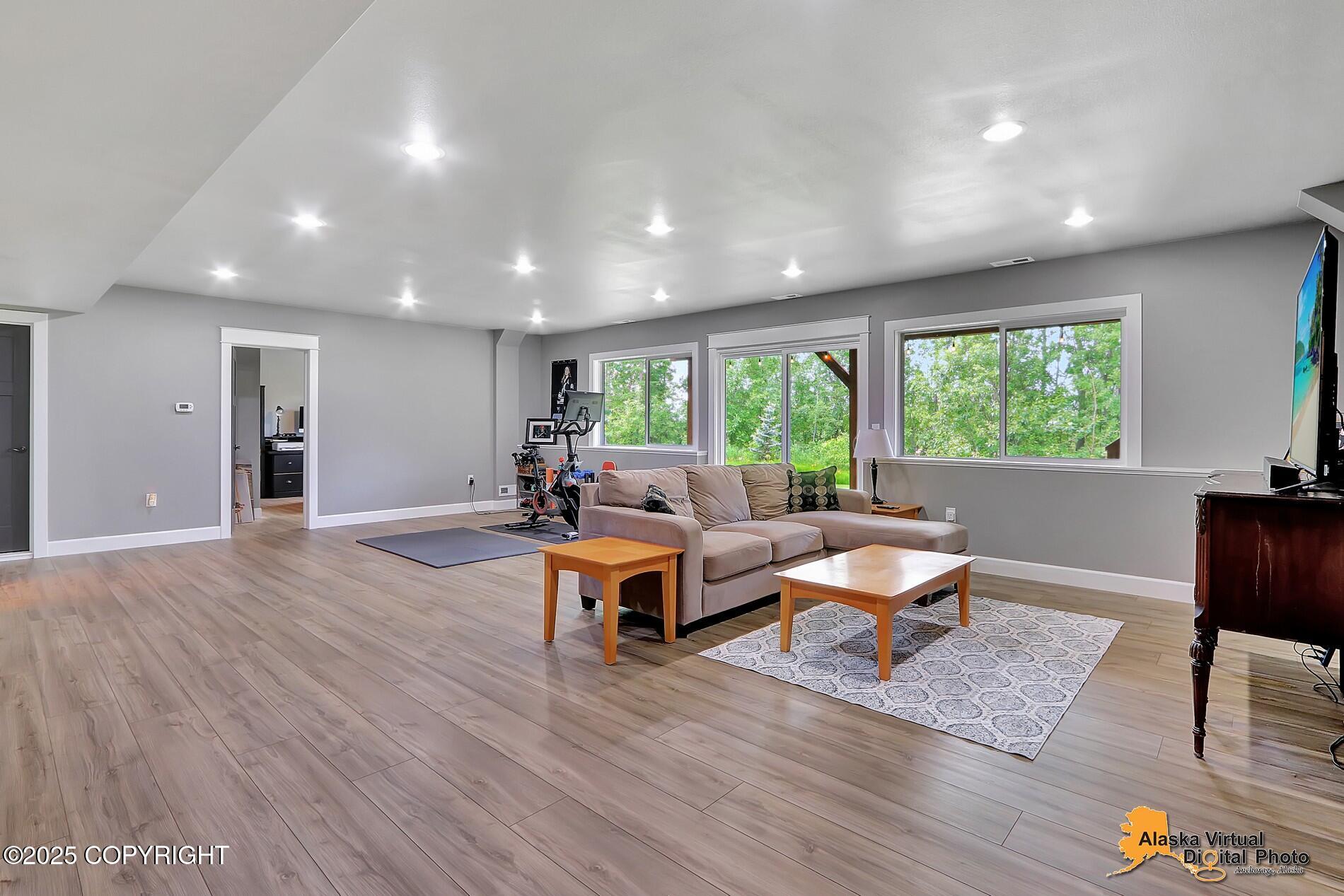 11824 Laurie Circle