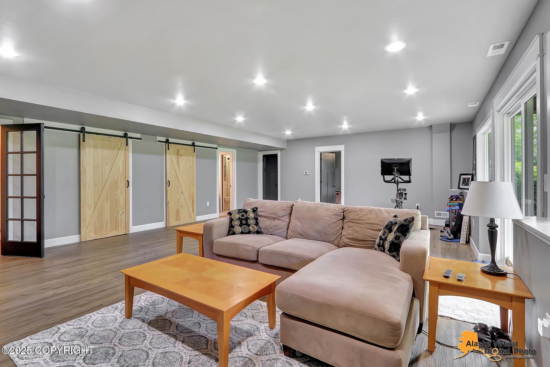 11824 Laurie Circle