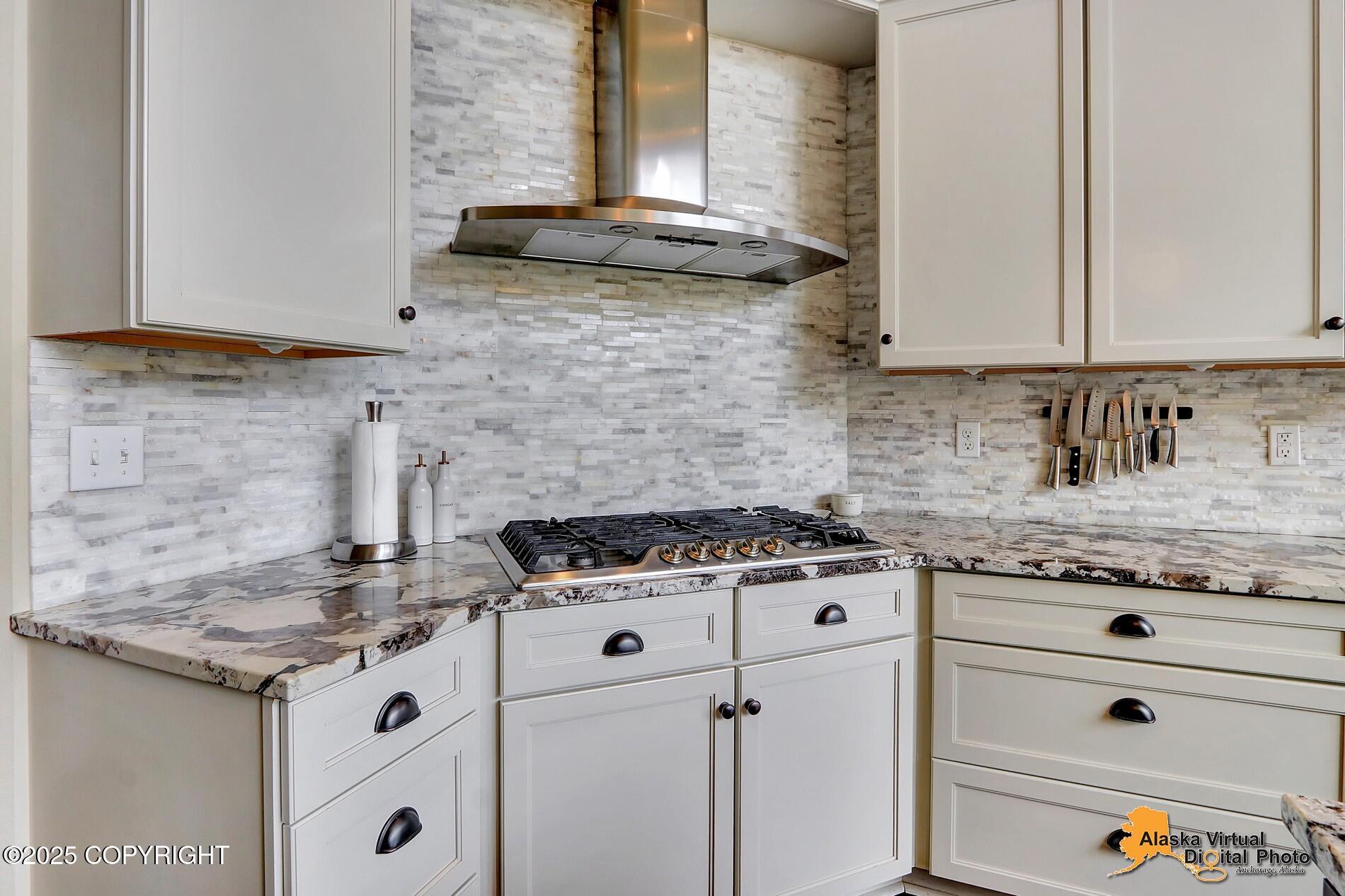 11824 Laurie Circle