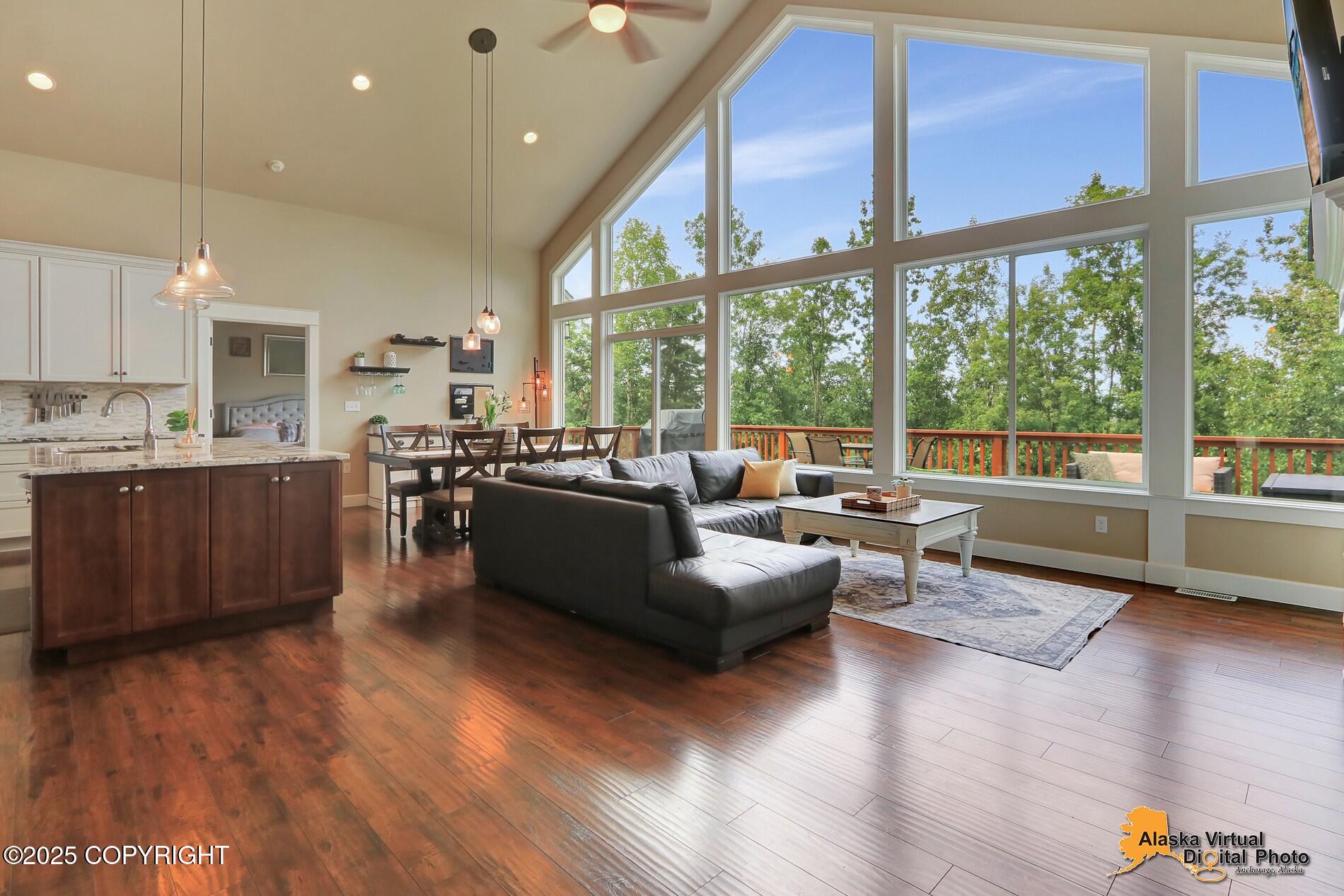 11824 Laurie Circle