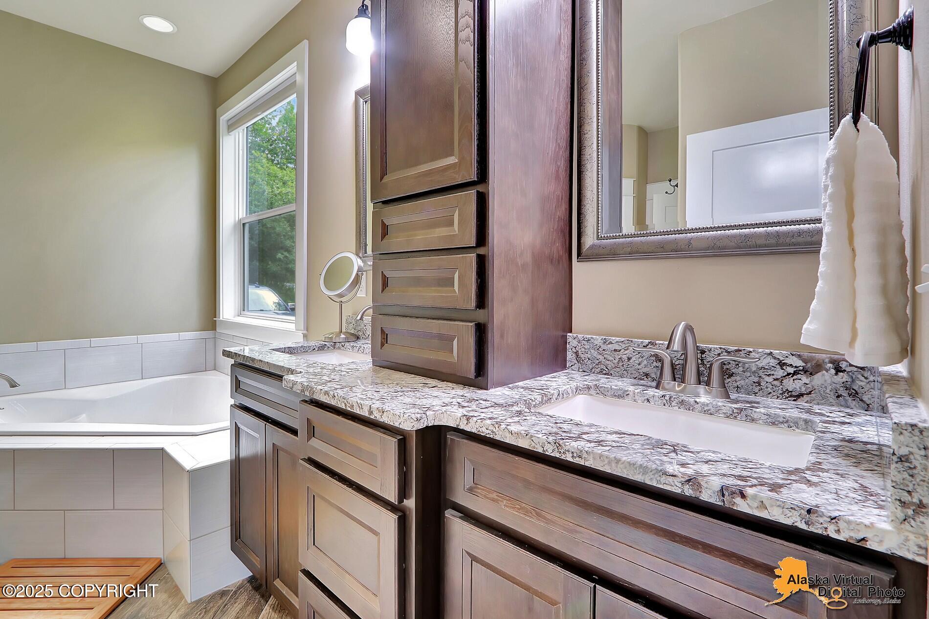11824 Laurie Circle