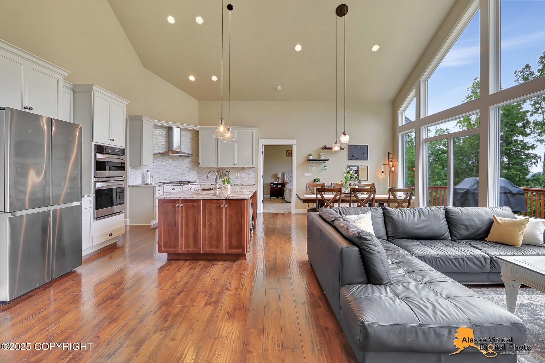 11824 Laurie Circle