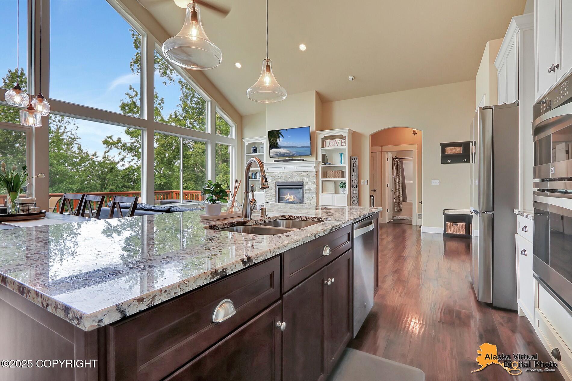 11824 Laurie Circle
