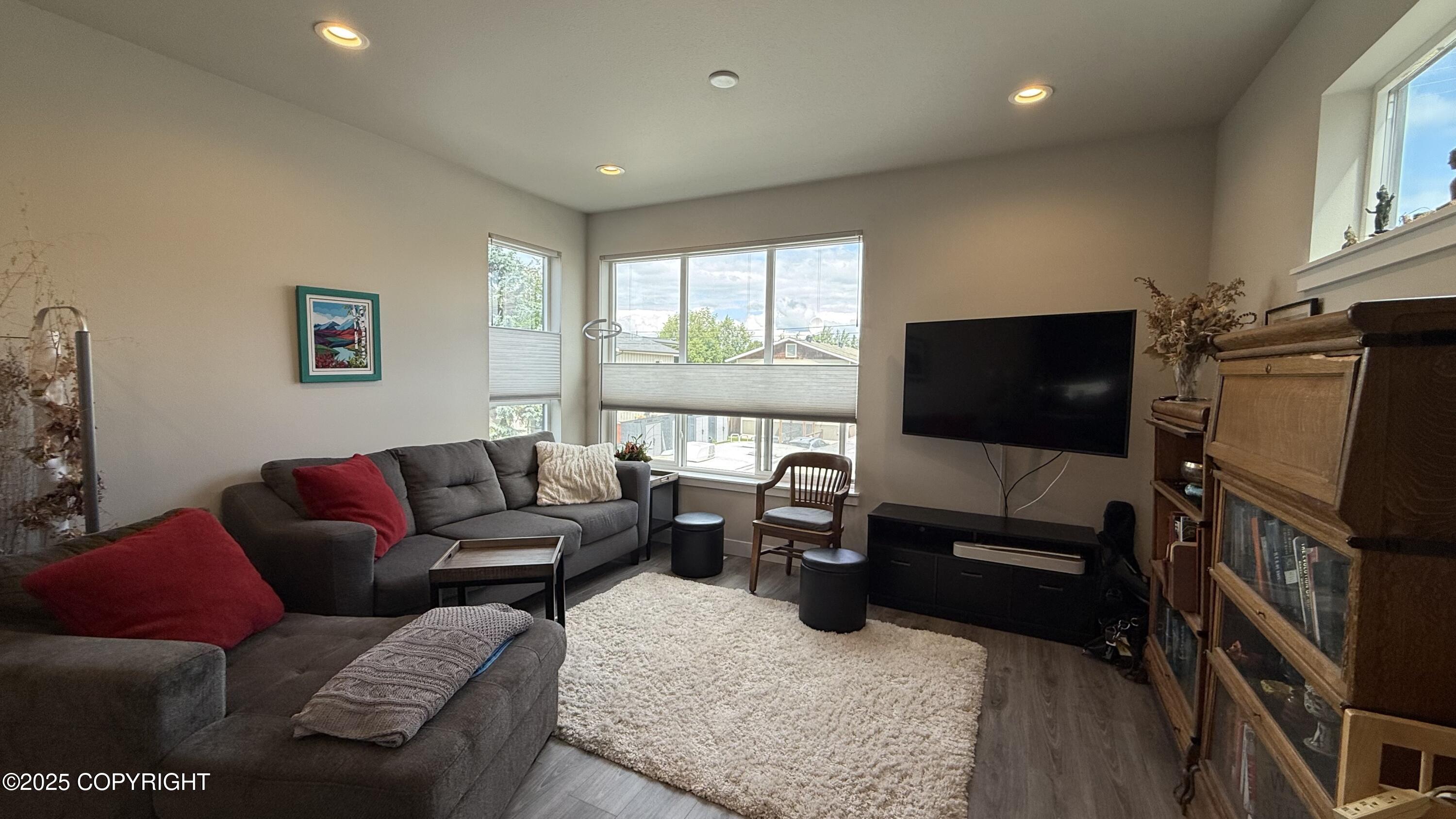 953 W 12th Avenue