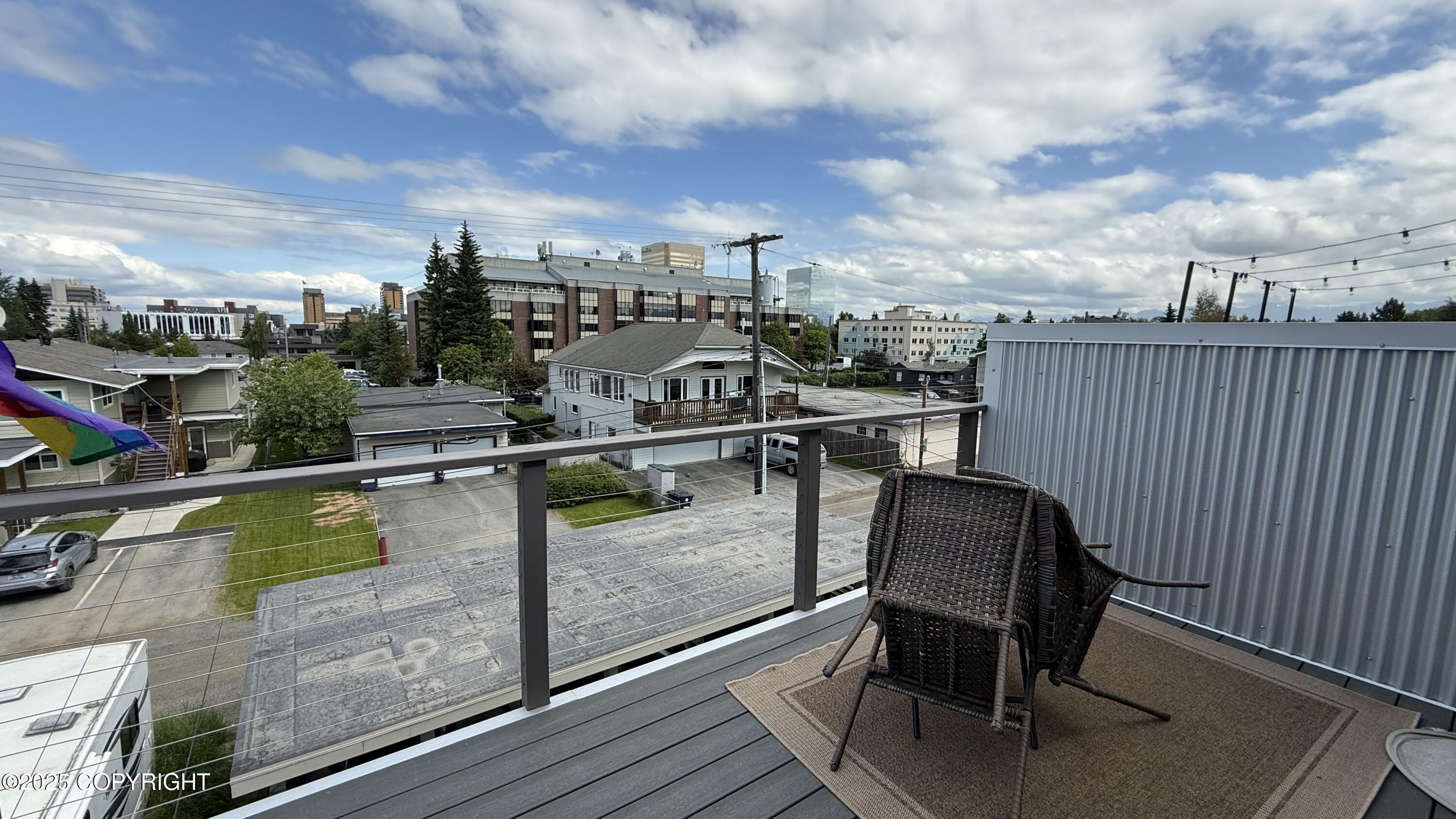 953 W 12th Avenue