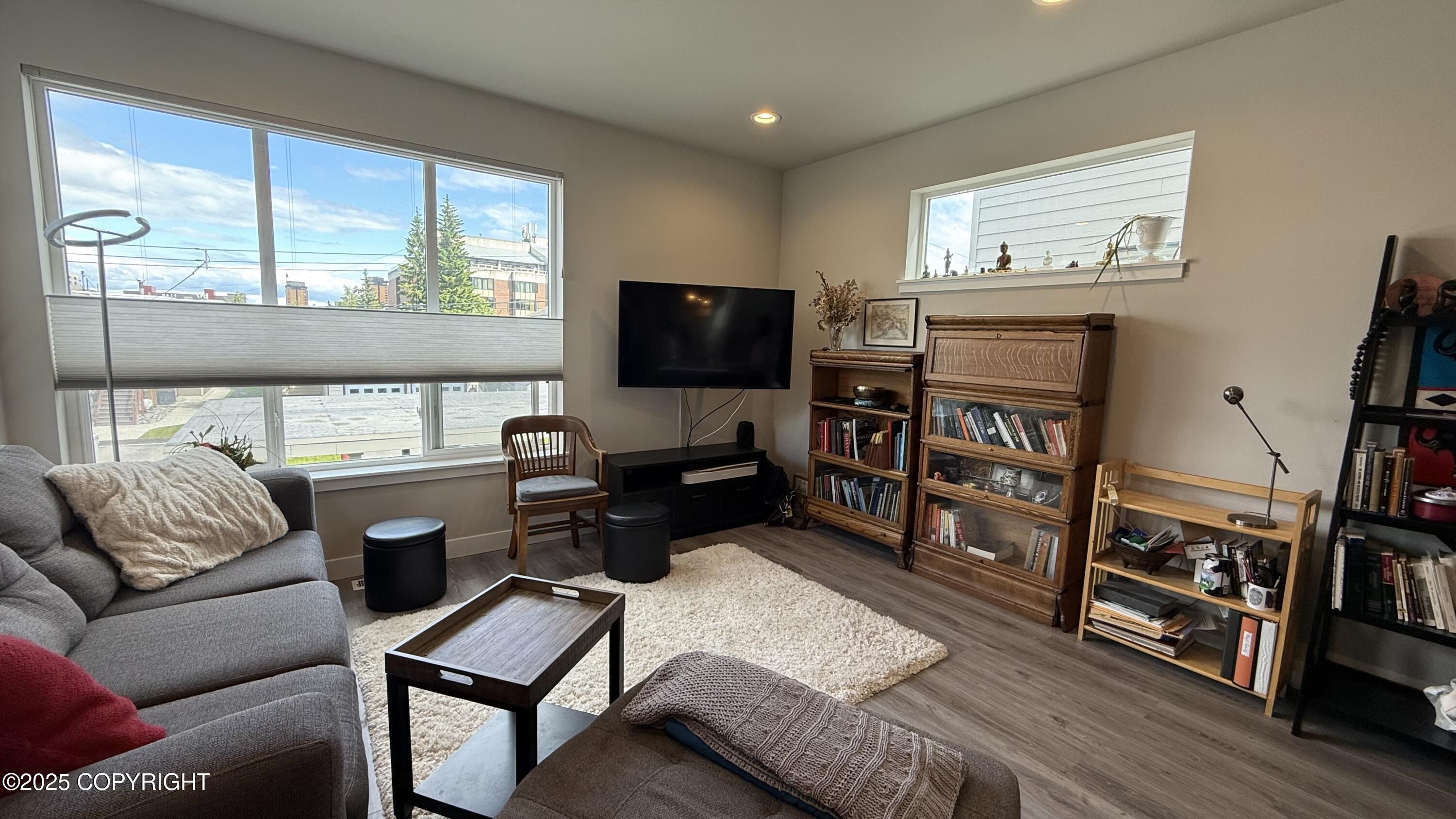 953 W 12th Avenue