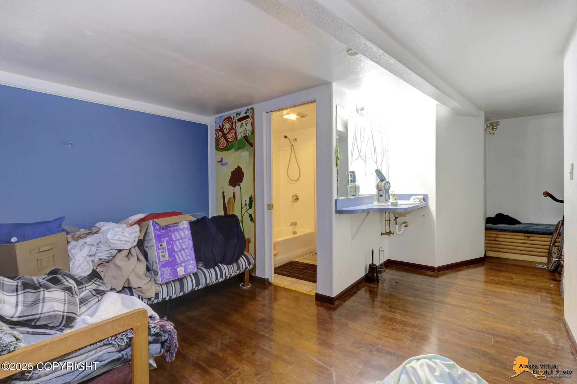 4440 view Circle